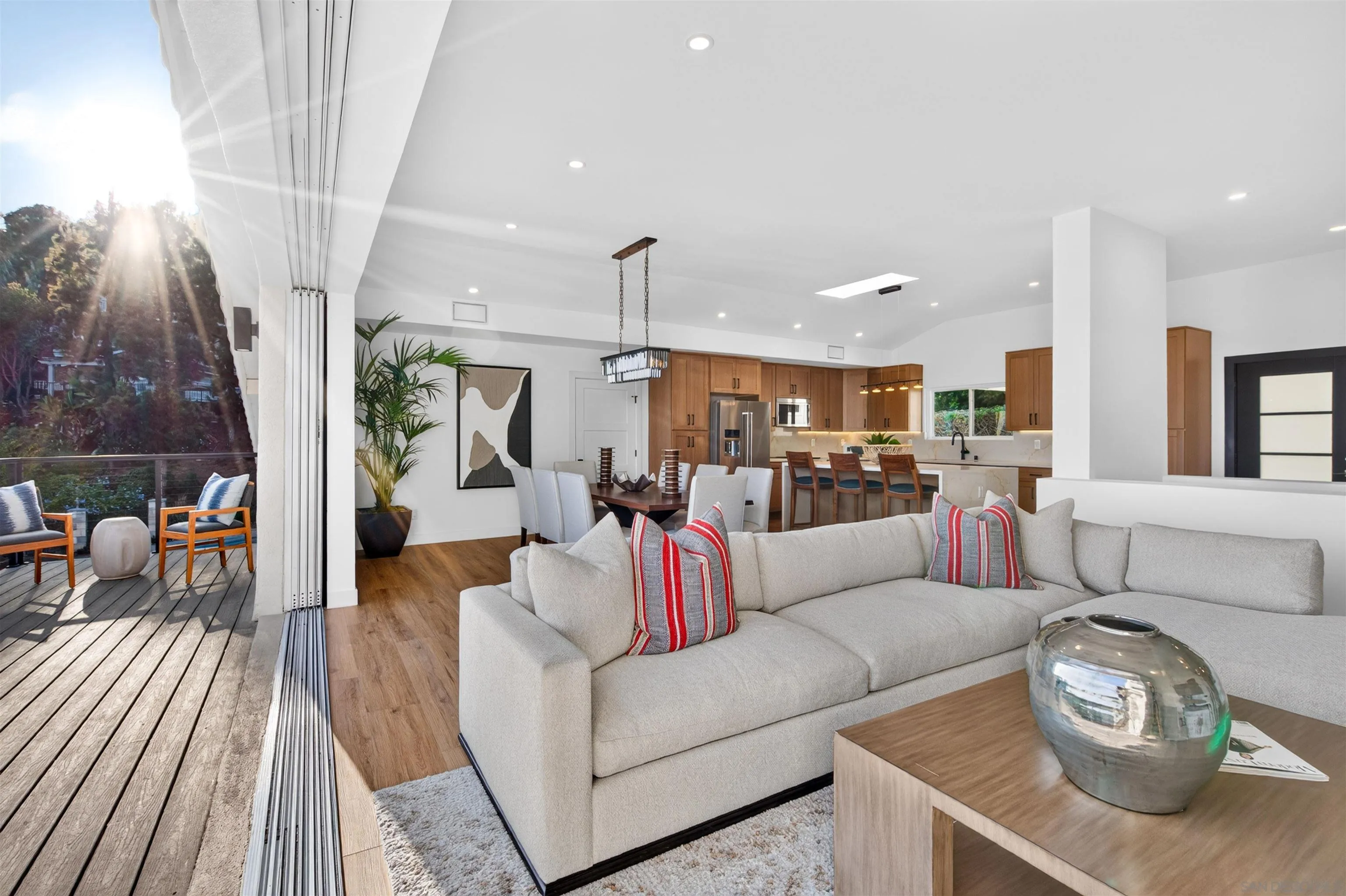 https://cdn.realtyfeed.com/cdn/127/260019412/2c9c850ca56a0d9d900f8223ffa117ac.webp