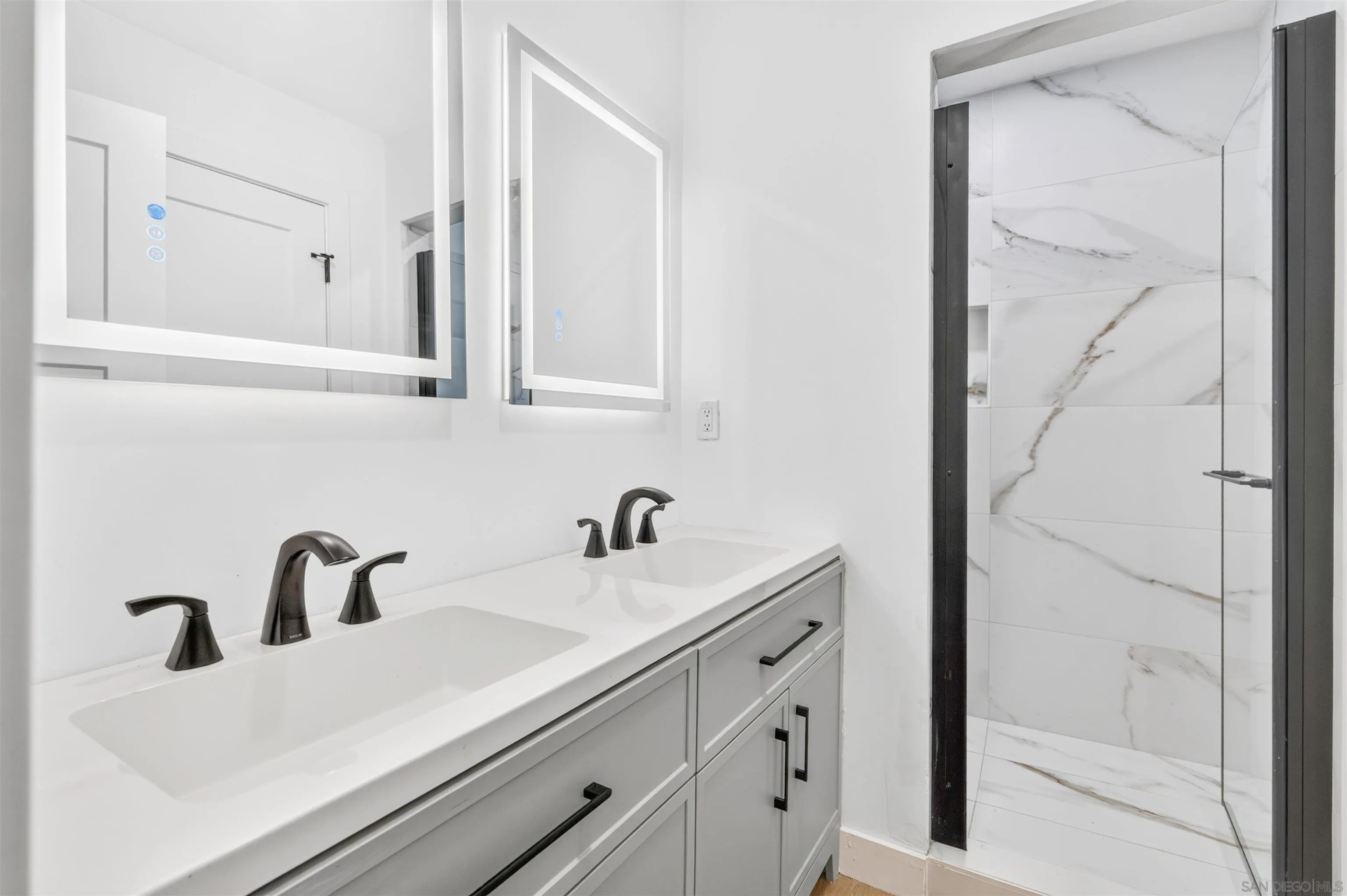 https://cdn.realtyfeed.com/cdn/127/260019412/3f064f7a93952c769eea3ae0d9a3f1fe.webp