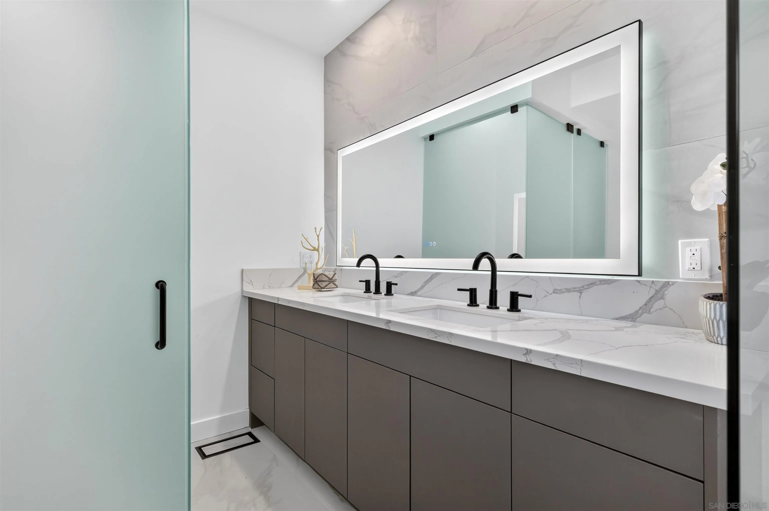 https://cdn.realtyfeed.com/cdn/127/260019412/f11e8618d356cb4b0b3071772e5440d7.webp
