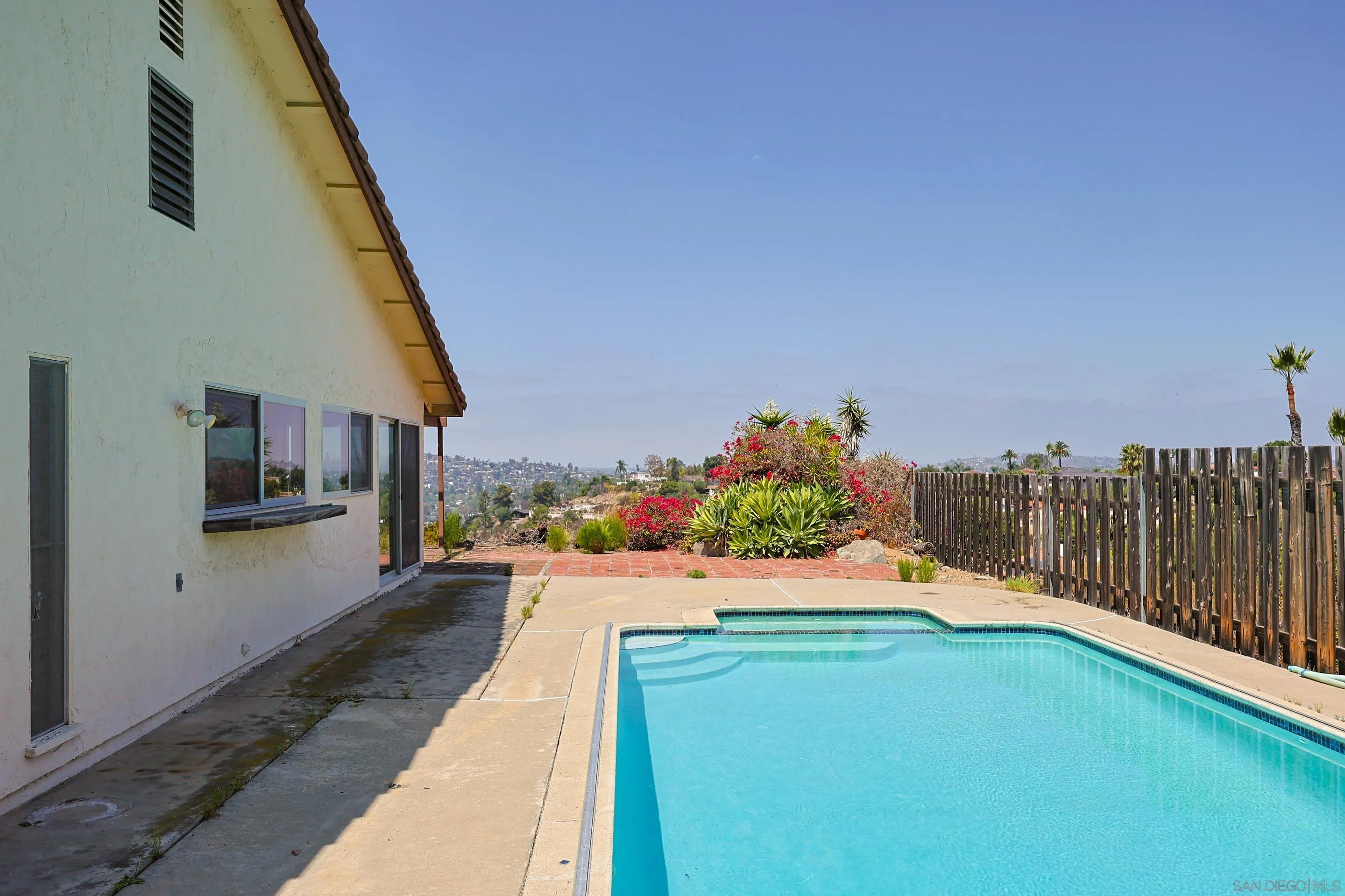 https://cdn.realtyfeed.com/cdn/127/260019415/0fecc1f025b1dea5cec1b964eb86a97f.webp