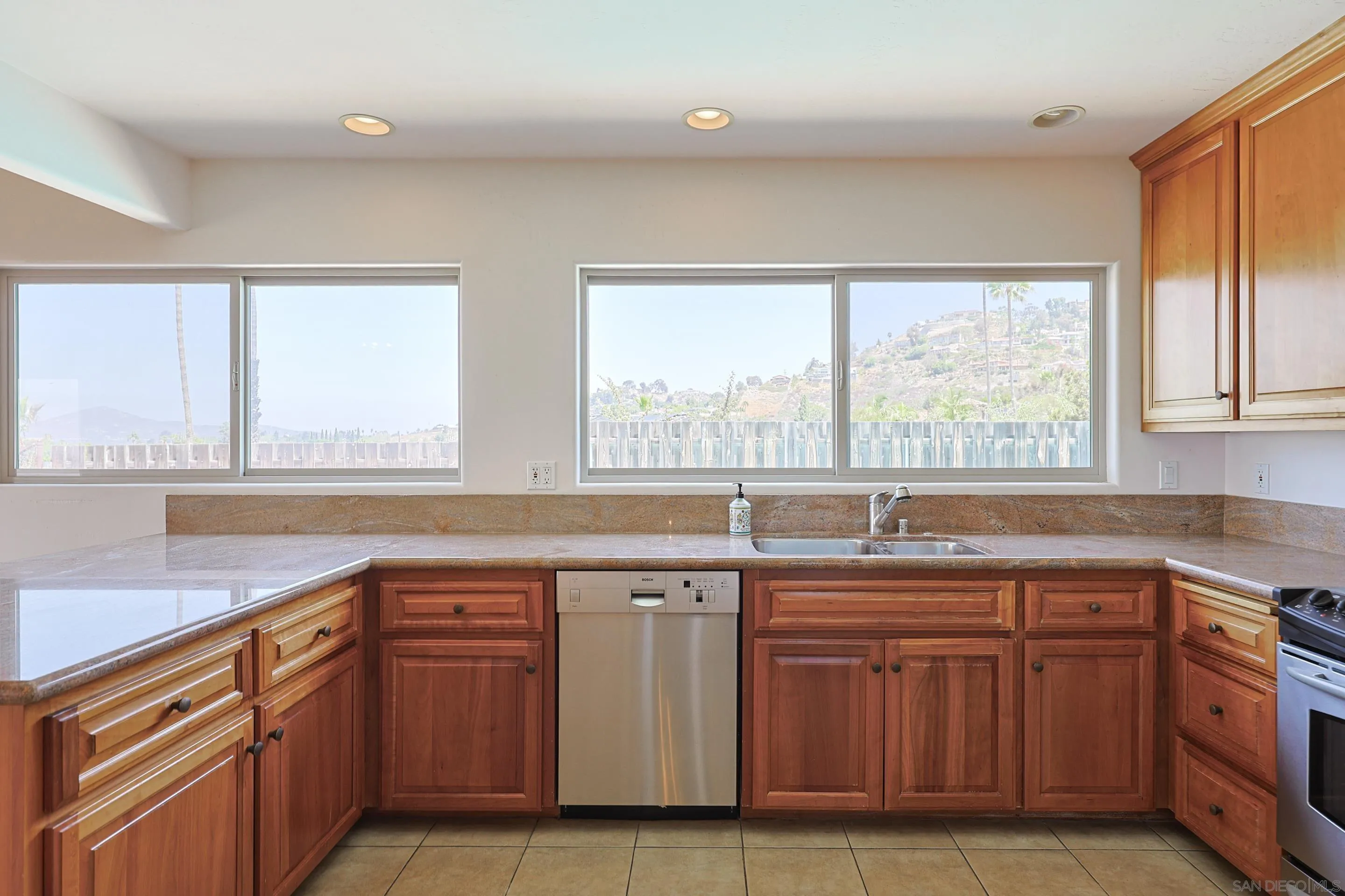 https://cdn.realtyfeed.com/cdn/127/260019415/2a2ddb1d07c1b1e8d29742d33f4945b3.webp