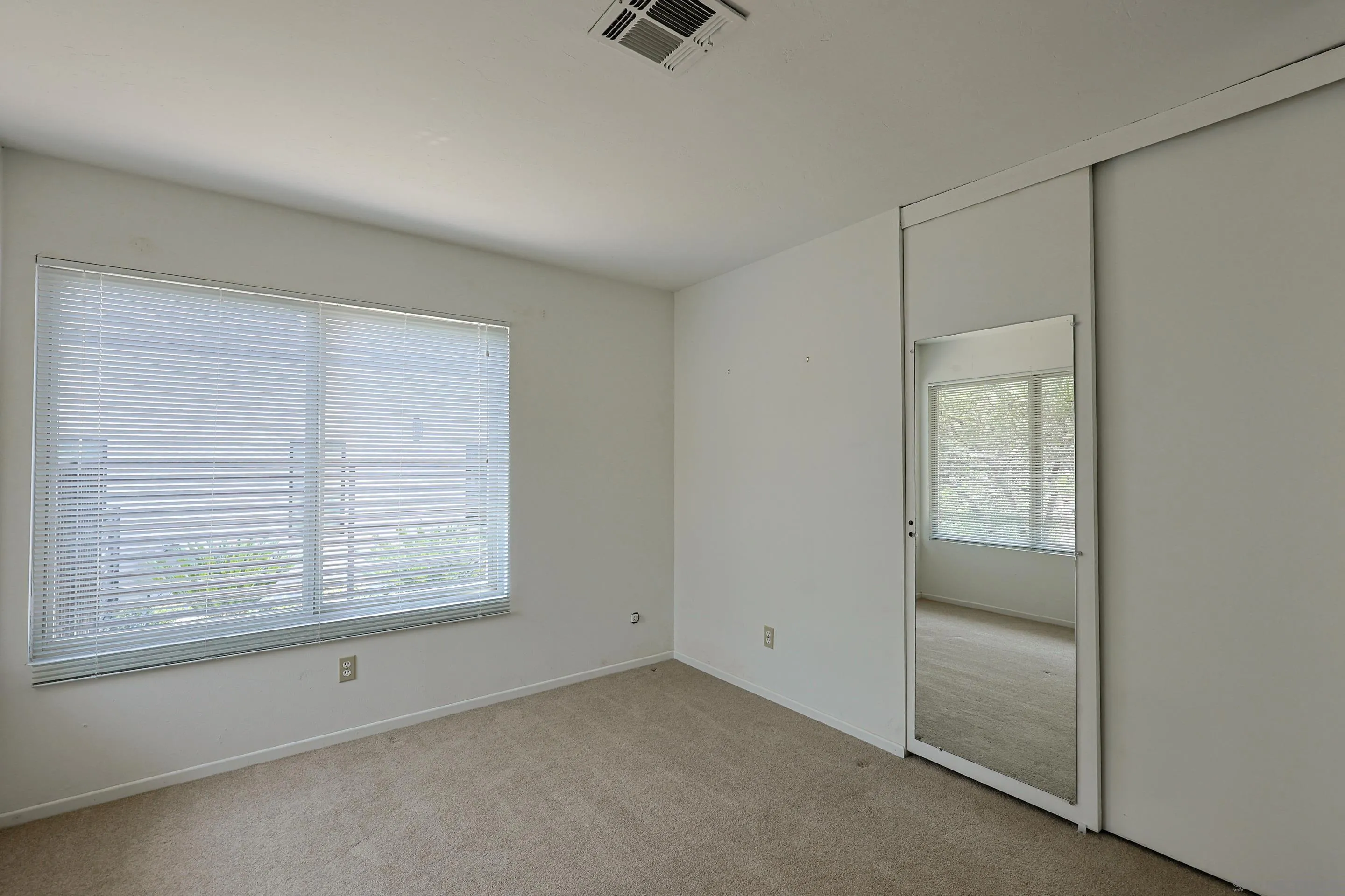 https://cdn.realtyfeed.com/cdn/127/260019415/40254527f5e068883e126fe6faa914a7.webp