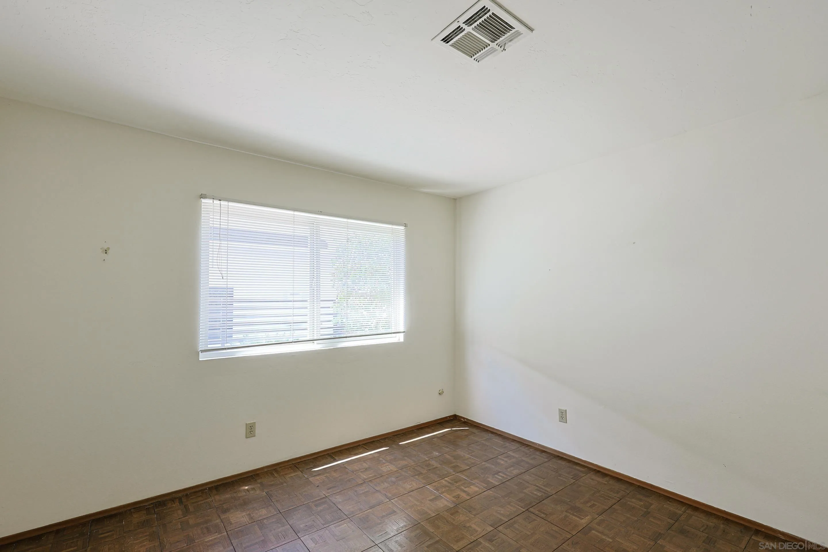 https://cdn.realtyfeed.com/cdn/127/260019415/4776b4b8dff70de2d3ef343a45e90453.webp