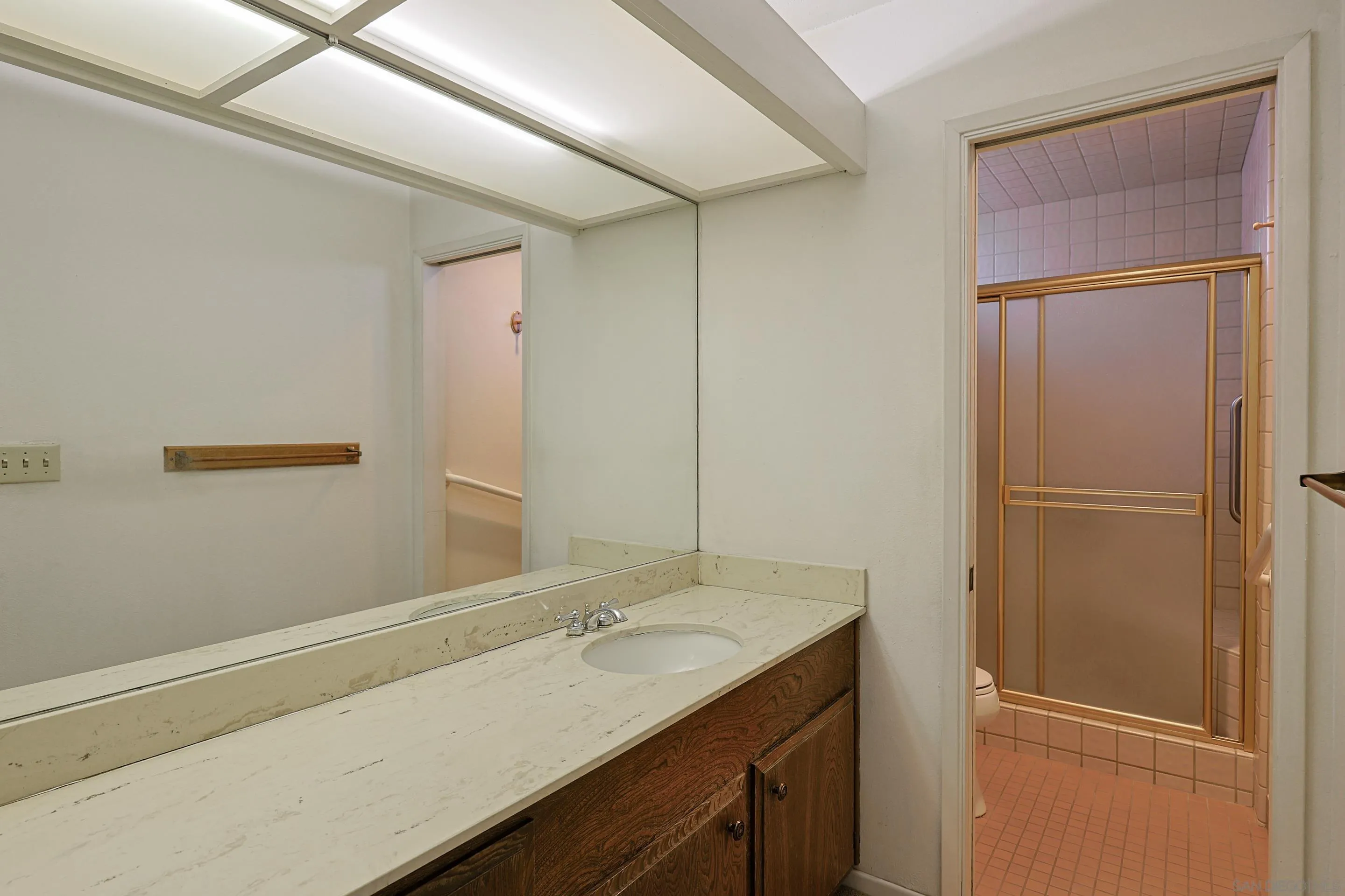 https://cdn.realtyfeed.com/cdn/127/260019415/4ad9d7a4483e4f664fb0903e04e7547d.webp