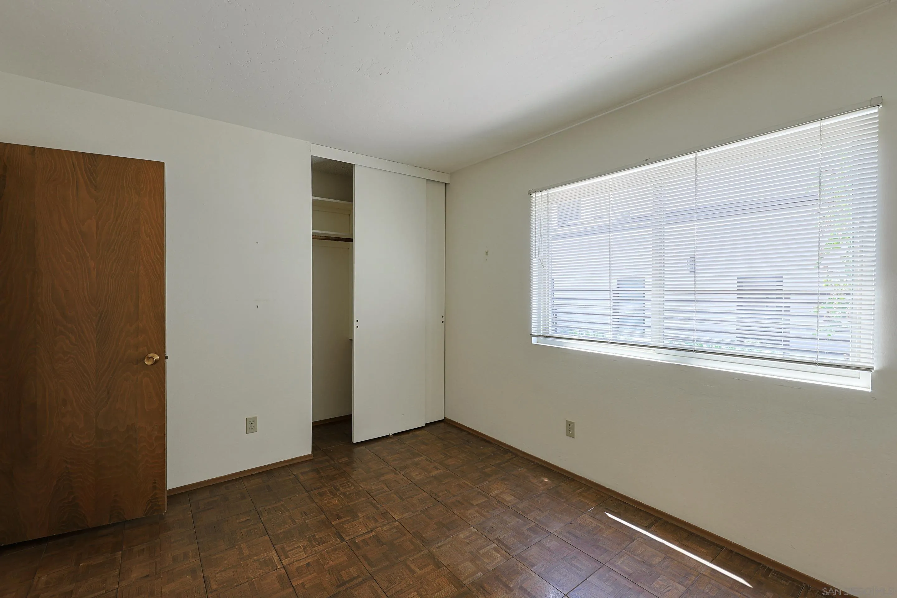 https://cdn.realtyfeed.com/cdn/127/260019415/5cfb568882769a0b34c37d07f46a6fbe.webp