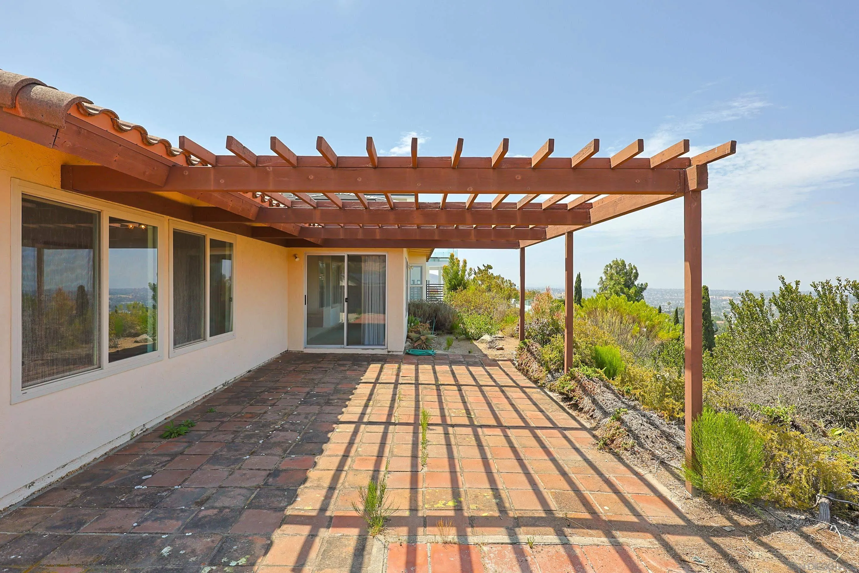 https://cdn.realtyfeed.com/cdn/127/260019415/631ebb21c0c4732ed1ebd06bf541f231.webp