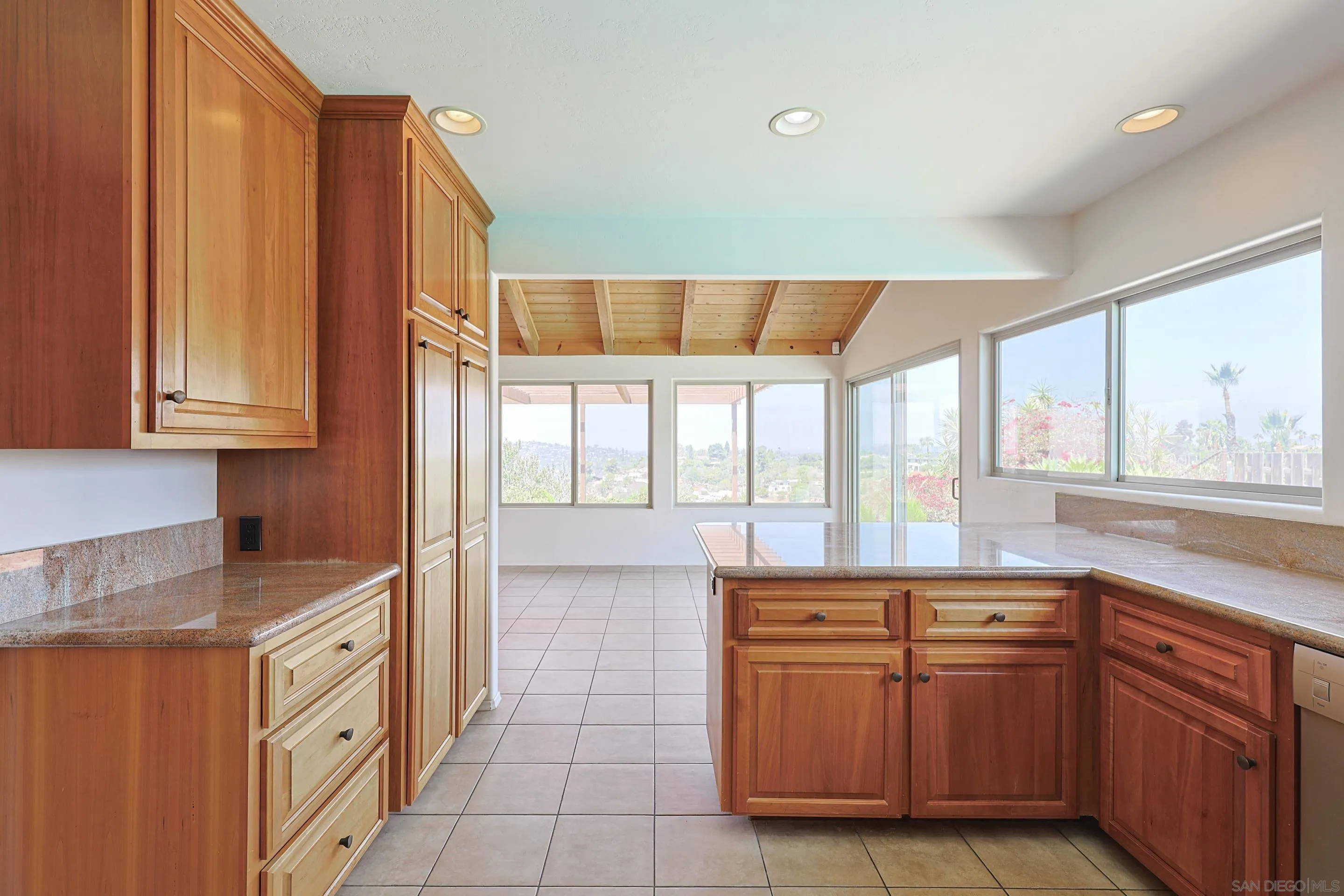 https://cdn.realtyfeed.com/cdn/127/260019415/65941ba04cb3f296697edf20641a785c.webp