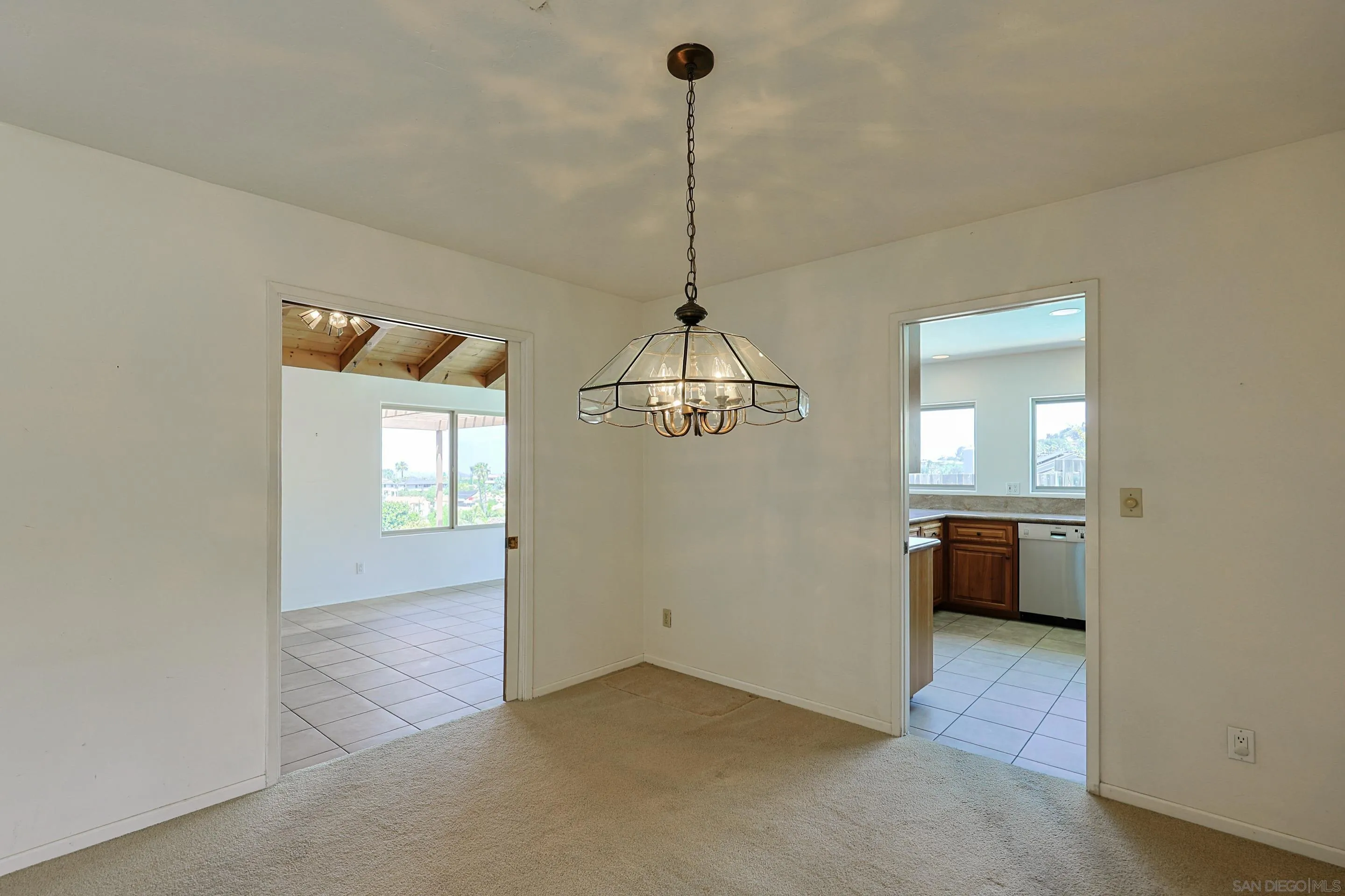 https://cdn.realtyfeed.com/cdn/127/260019415/66fafeeb814813831c9b5ff2cd58f4bf.webp