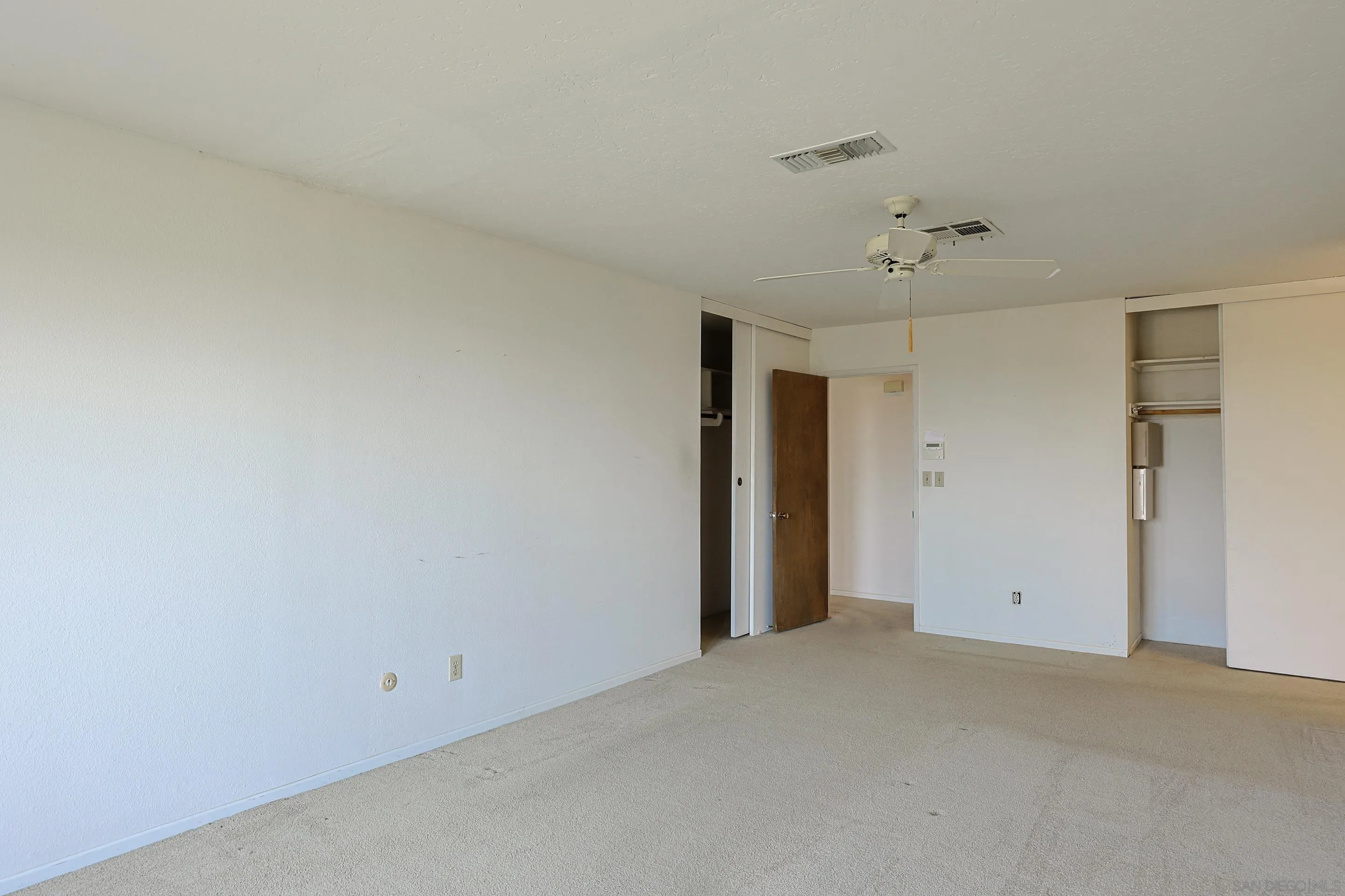 https://cdn.realtyfeed.com/cdn/127/260019415/7dec8dad4e200f34b5696915e21228b7.webp
