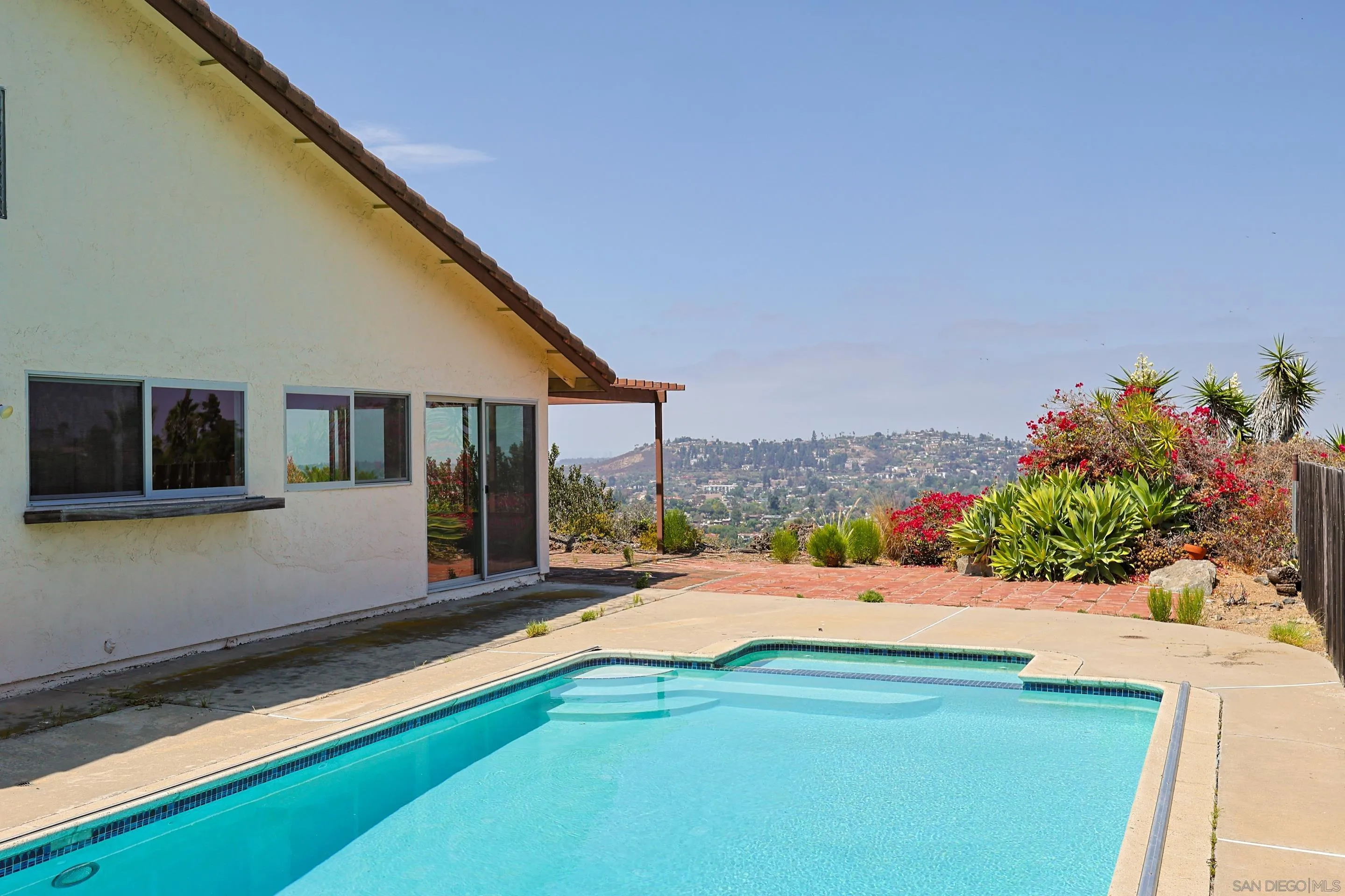 https://cdn.realtyfeed.com/cdn/127/260019415/82a0c0c619d01a901e242bbf5c1b2853.webp