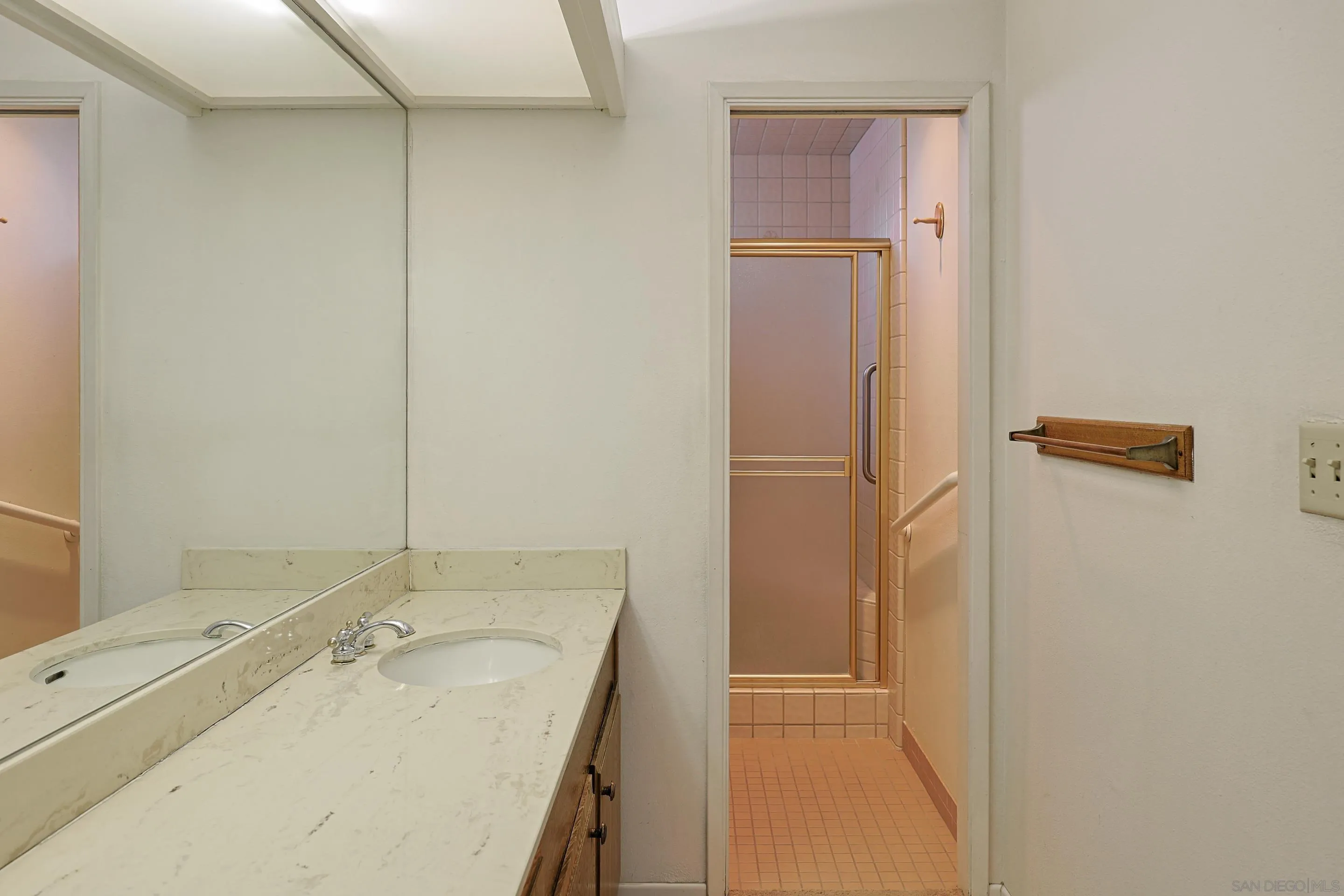 https://cdn.realtyfeed.com/cdn/127/260019415/9ea6cd5fad04d23ce3fdc06b3922fbc8.webp