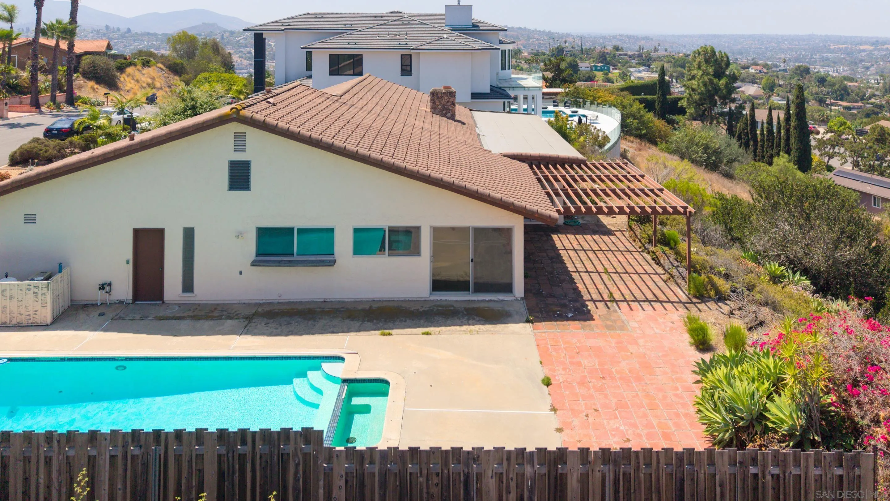 https://cdn.realtyfeed.com/cdn/127/260019415/9f223acecb9155323a45bac63030d0c6.webp