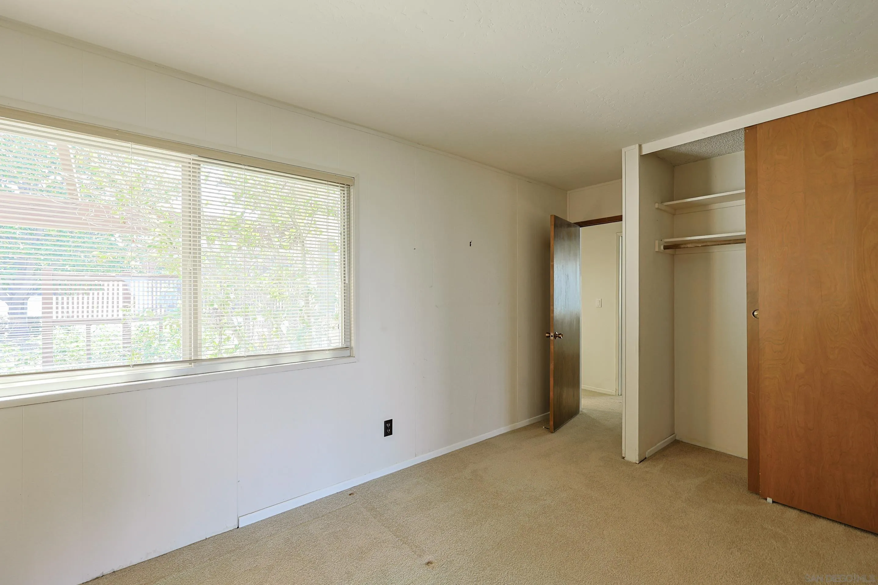 https://cdn.realtyfeed.com/cdn/127/260019415/a6214e68ffe438e4b5d4e15c9e6220b6.webp