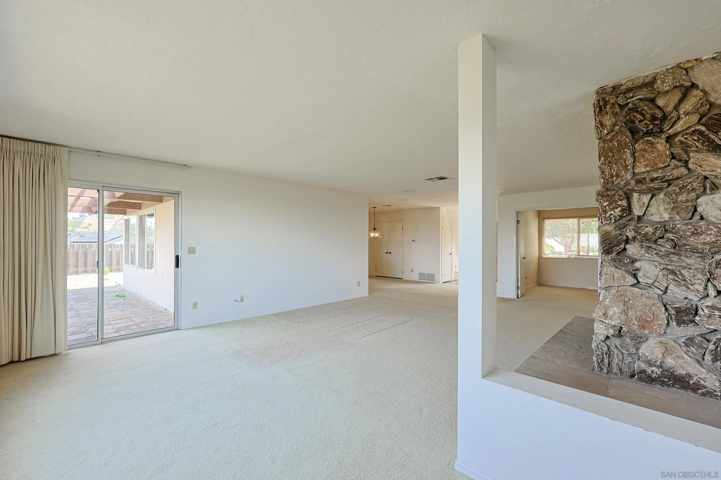 https://cdn.realtyfeed.com/cdn/127/260019415/ad66d55365376fb05dd765a825f04c0b.webp