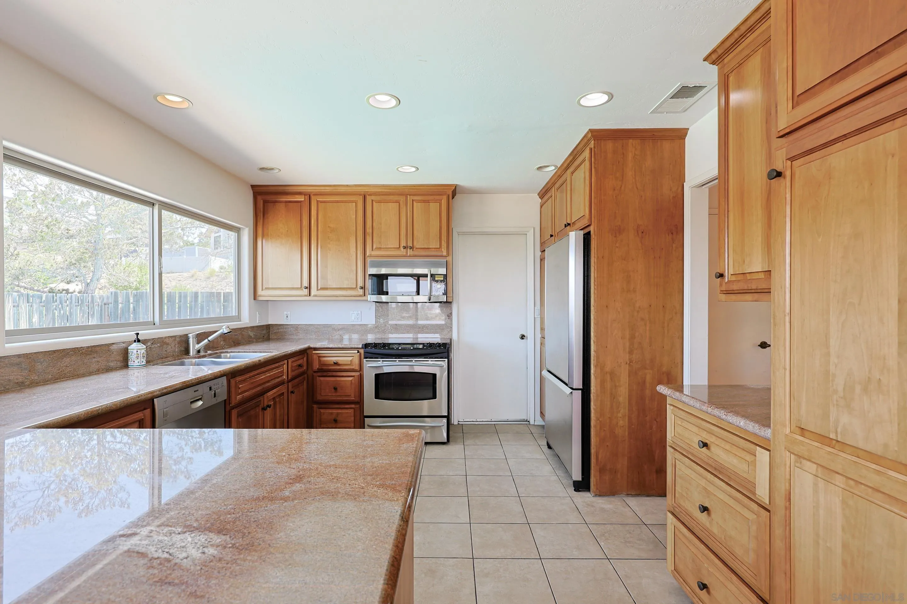 https://cdn.realtyfeed.com/cdn/127/260019415/cc4967cb3a0b65d08db26e18acc030cd.webp