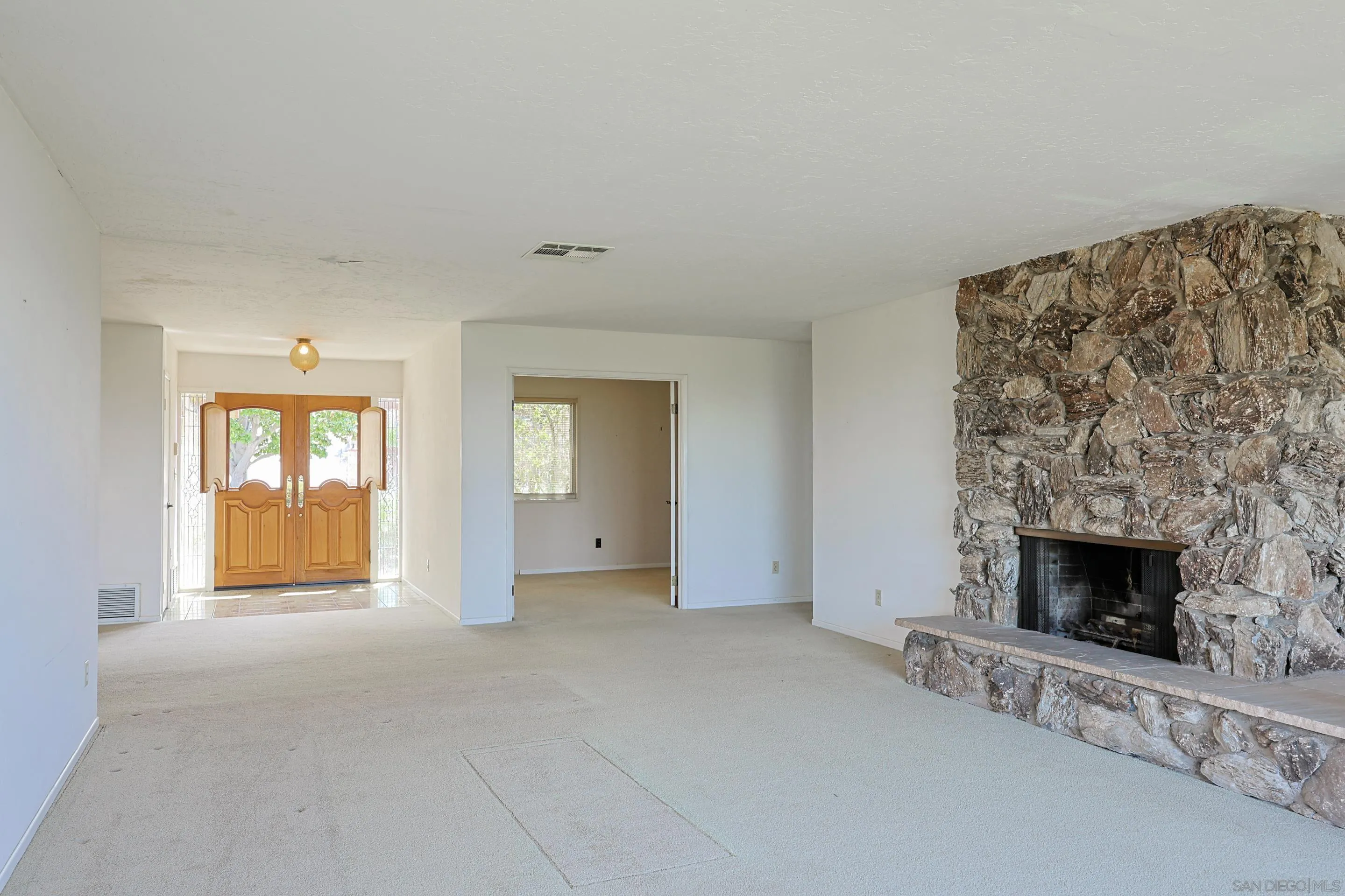 https://cdn.realtyfeed.com/cdn/127/260019415/d8704fda6fec4c005f8bb2295c62c22e.webp