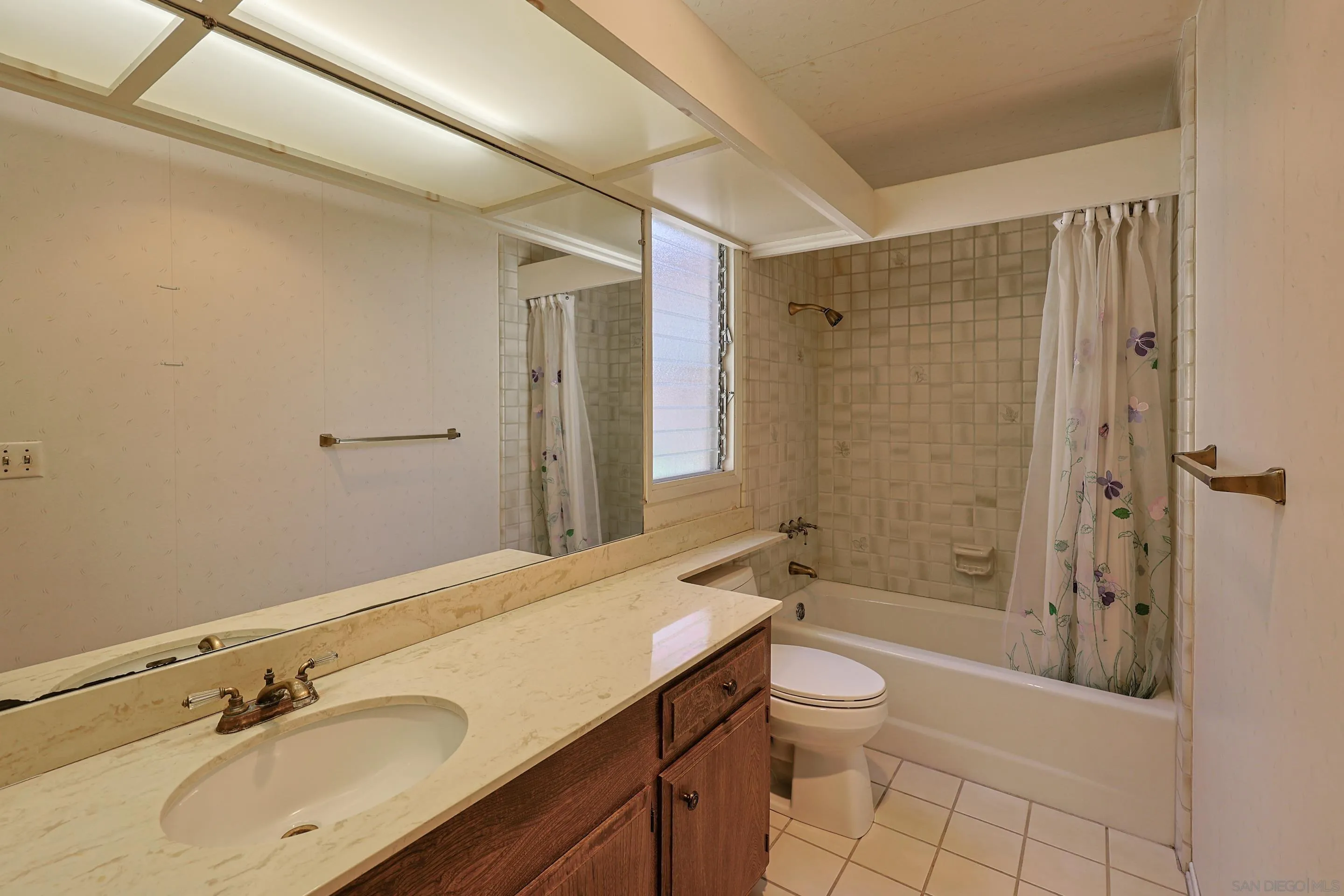 https://cdn.realtyfeed.com/cdn/127/260019415/d8886e5079480d8ed367a2ca73547e1e.webp