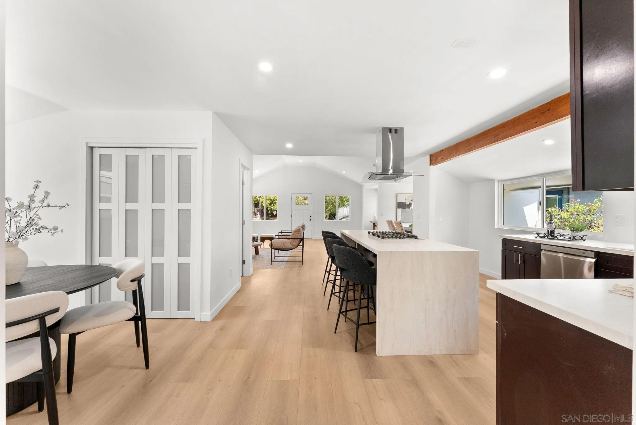https://cdn.realtyfeed.com/cdn/127/260019424/96bb778bafdcc9059ae53d76e219dce8.webp