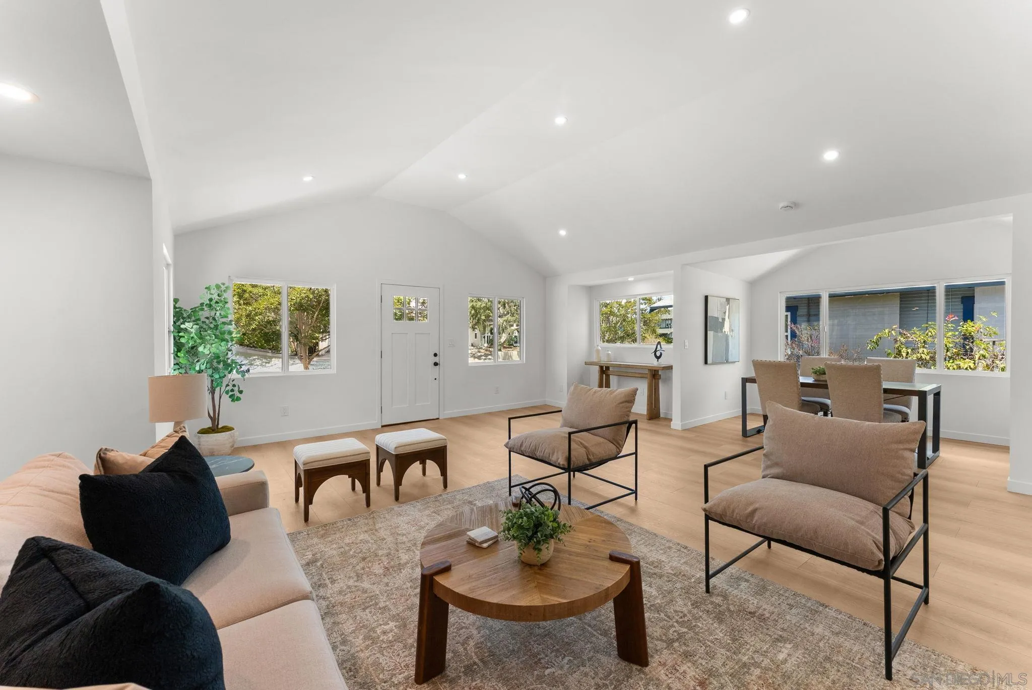 https://cdn.realtyfeed.com/cdn/127/260019424/9c44a77444918278e5a034752c4123b6.webp