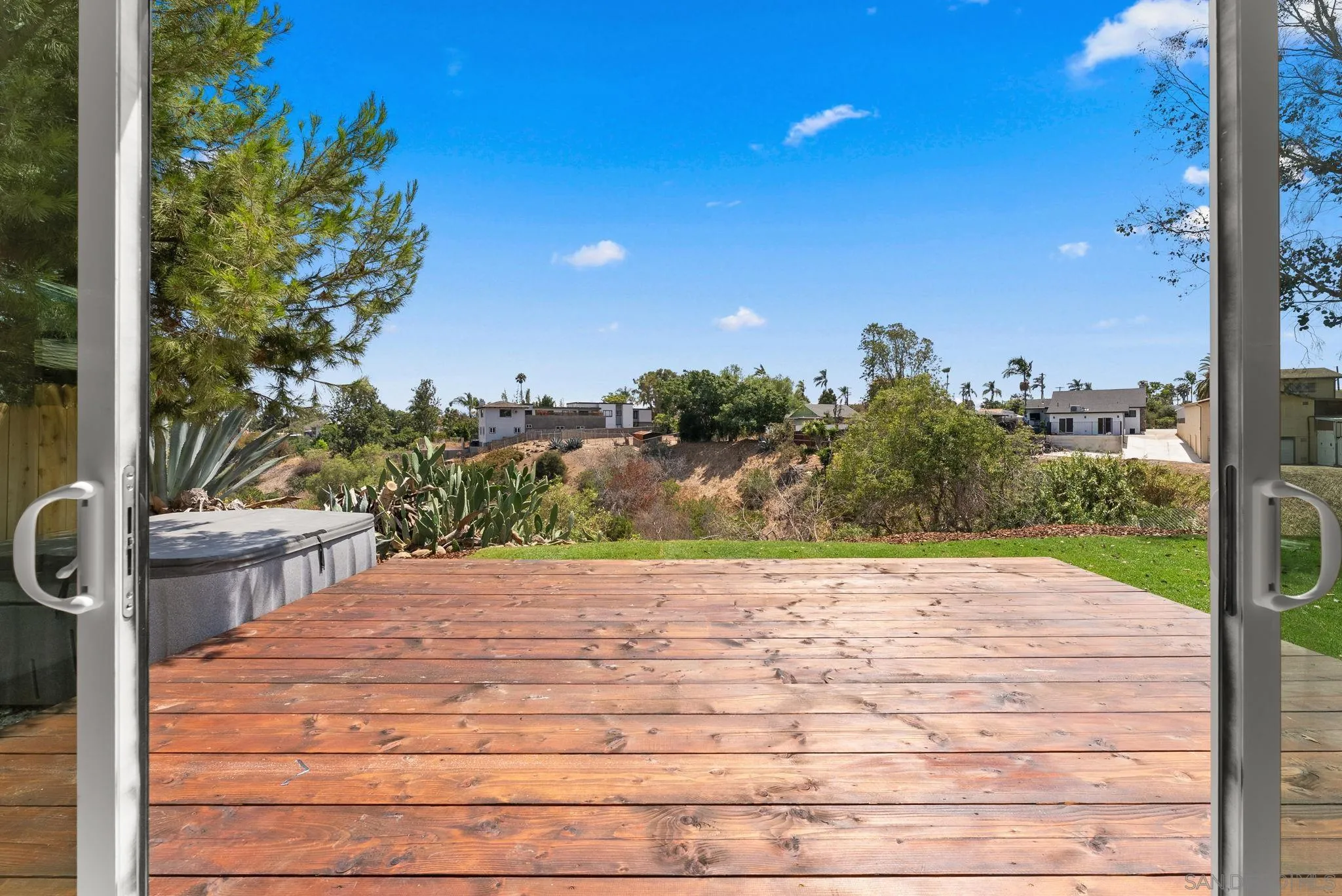 https://cdn.realtyfeed.com/cdn/127/260019424/e5c6c8b0f591dd45a9a1e452489d35d4.webp