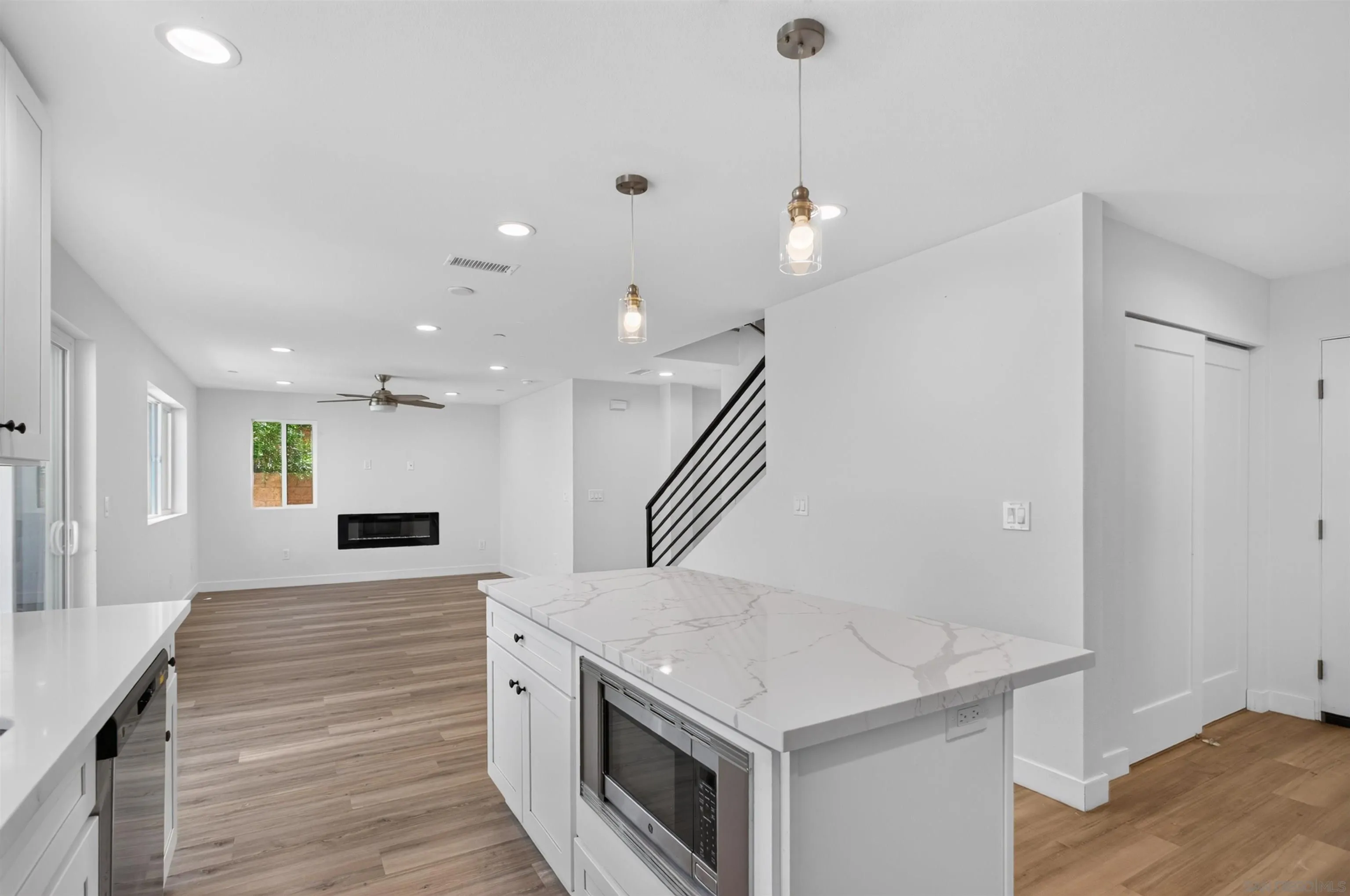 https://cdn.realtyfeed.com/cdn/127/260019426/61d085fbe0fcfea377f088cec6ae0293.webp