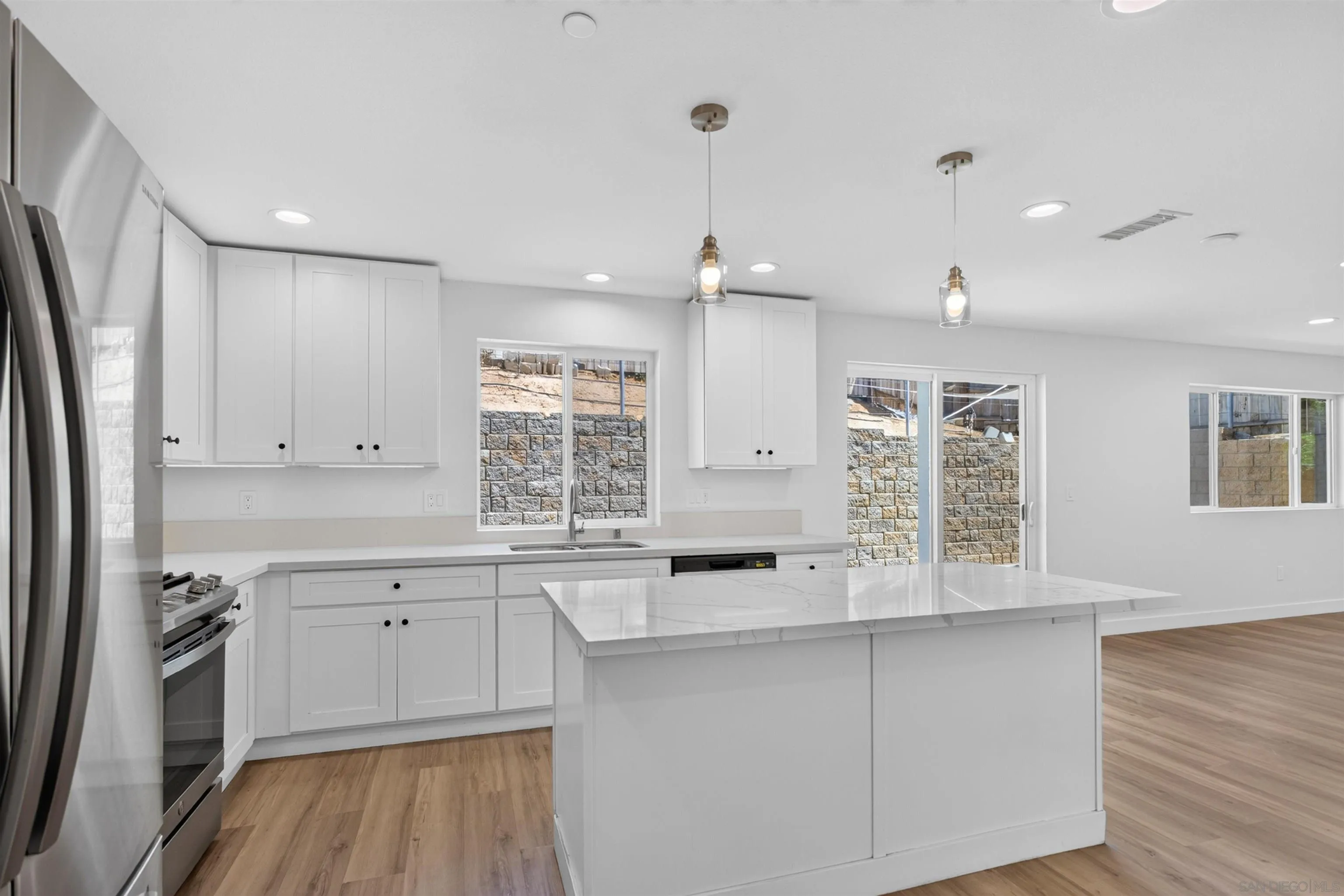 https://cdn.realtyfeed.com/cdn/127/260019426/65f665f0977ecdd19635712683ea26fd.webp