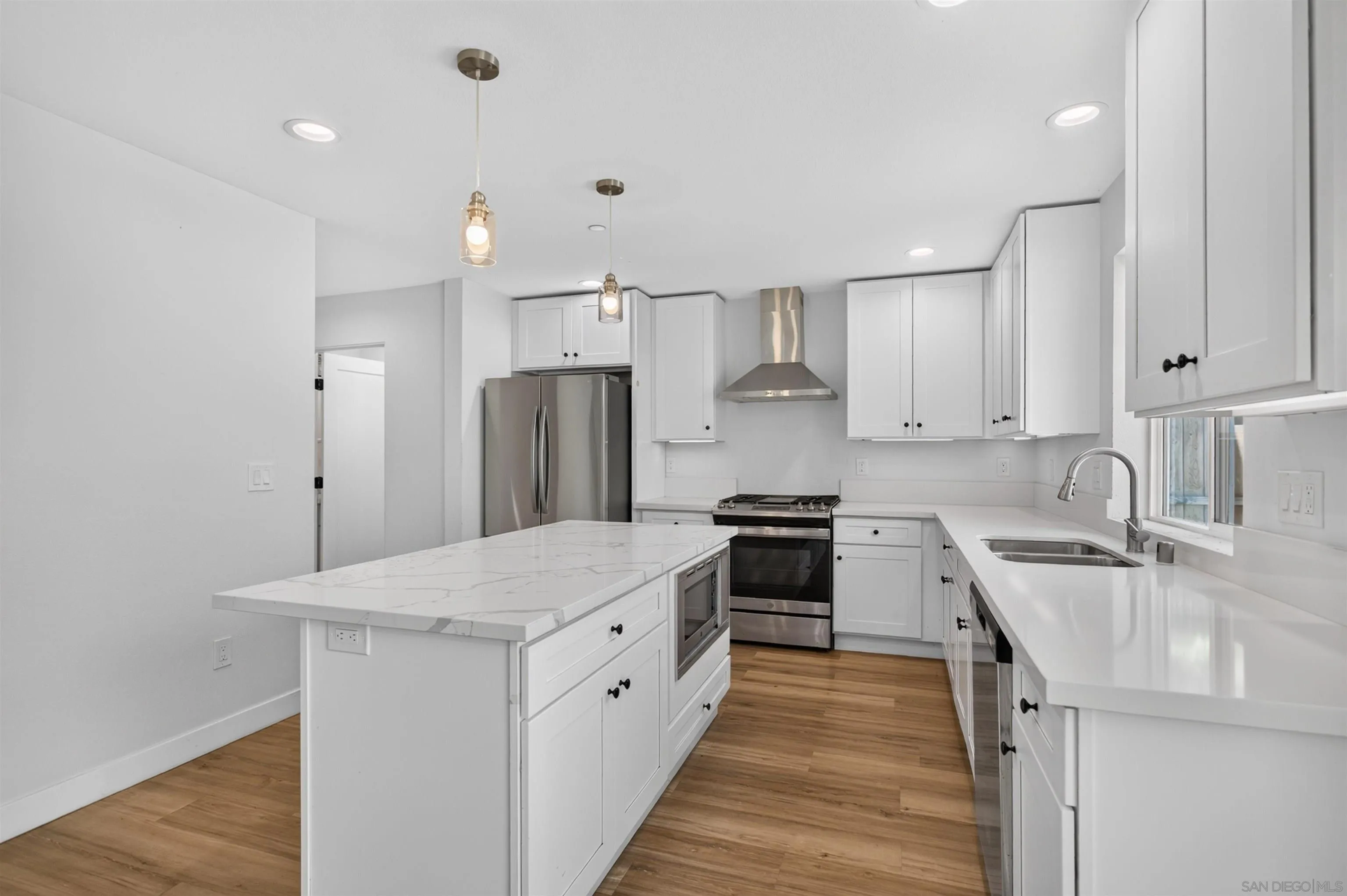 https://cdn.realtyfeed.com/cdn/127/260019426/df05e0f0ef4a43a1aff24aebebd4b27d.webp