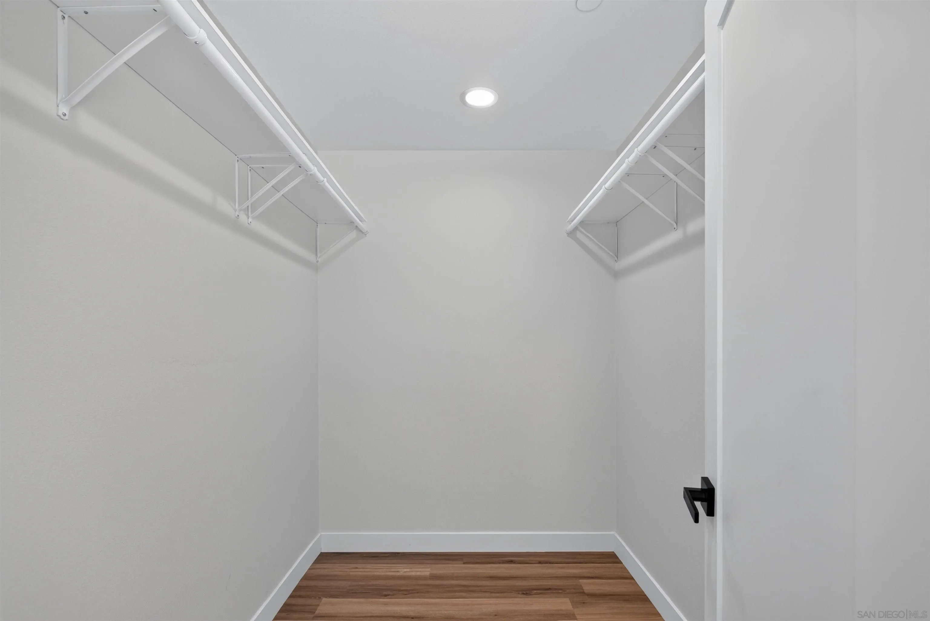 https://cdn.realtyfeed.com/cdn/127/260019426/fcc13b4b5e034f261117d590993ff2a3.webp