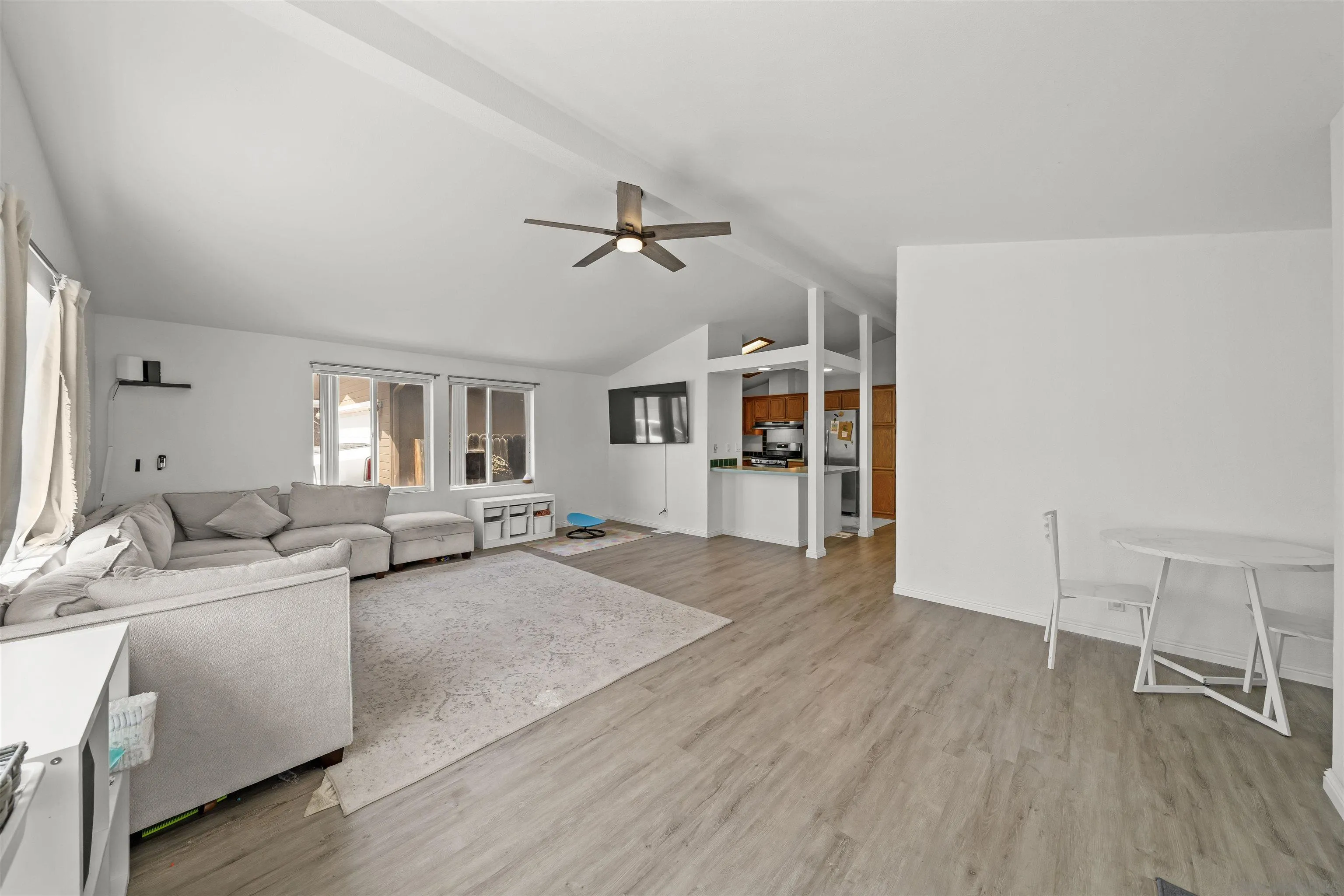 https://cdn.realtyfeed.com/cdn/127/260019427/5bc7e112ff2dbb184f3e8db2c4fe5fbe.webp