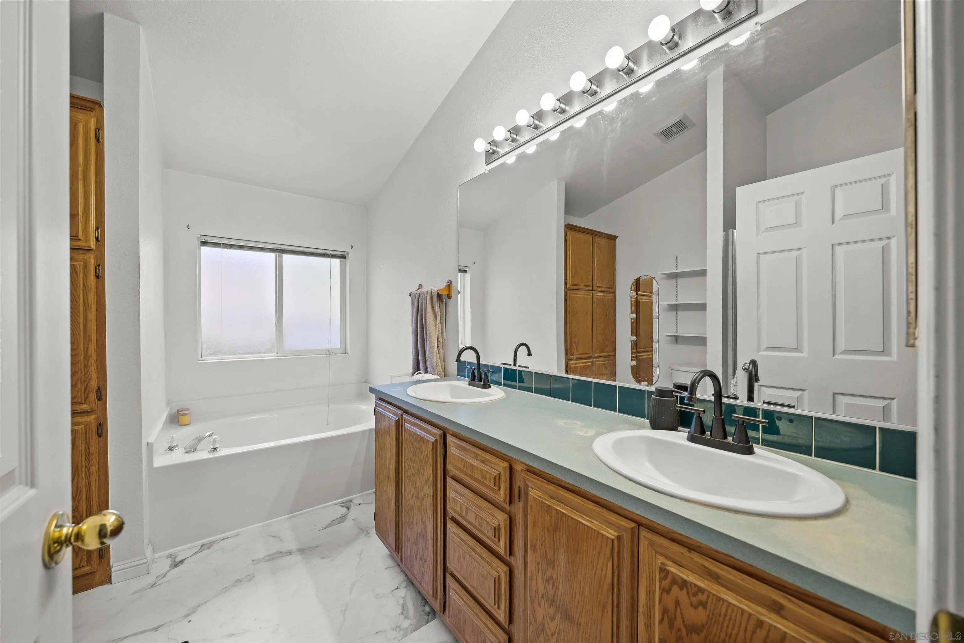 https://cdn.realtyfeed.com/cdn/127/260019427/6506a18610db17590eaed443ced11dcd.webp
