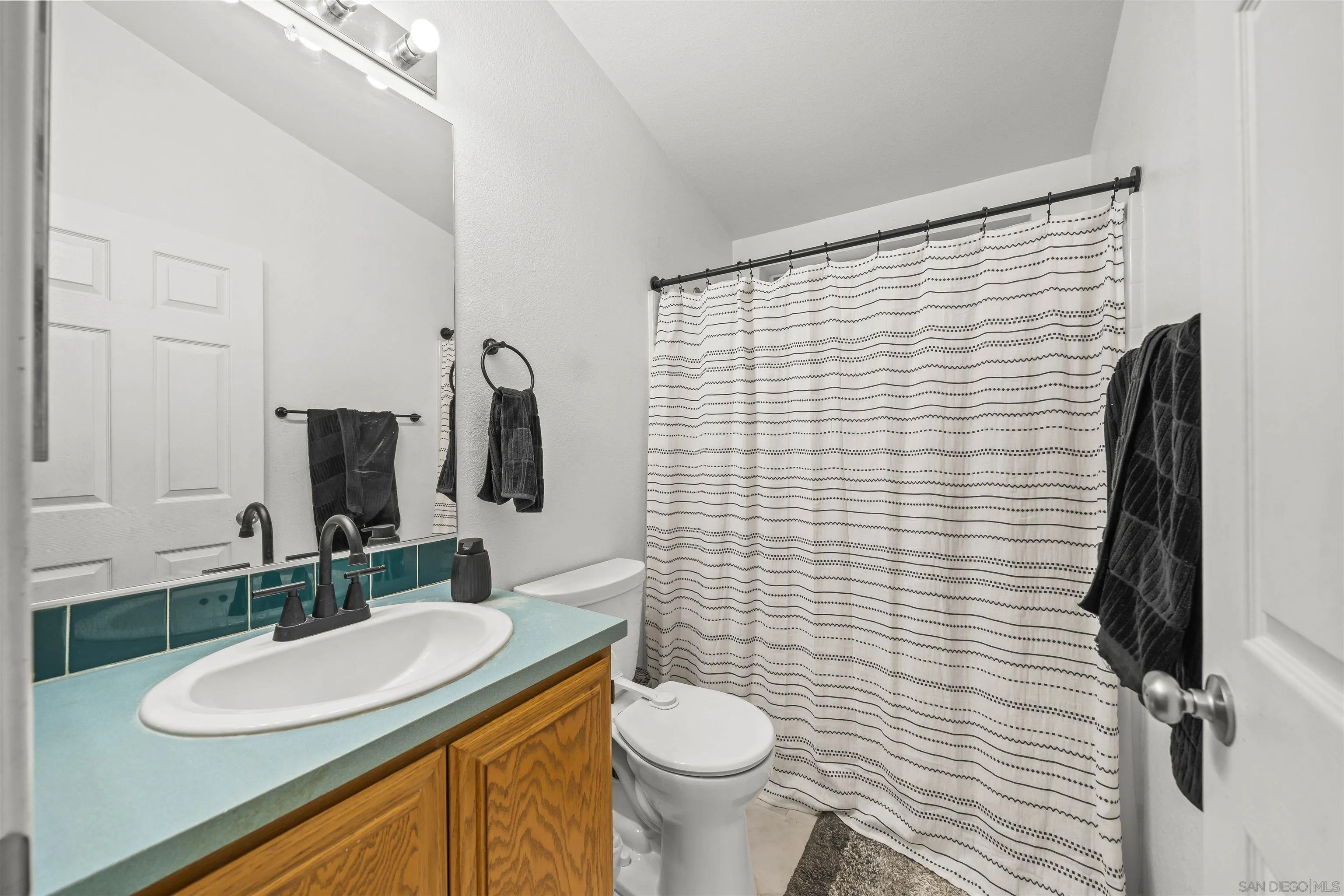 https://cdn.realtyfeed.com/cdn/127/260019427/afd3f6596b11c599aab1d567b2c729a7.webp
