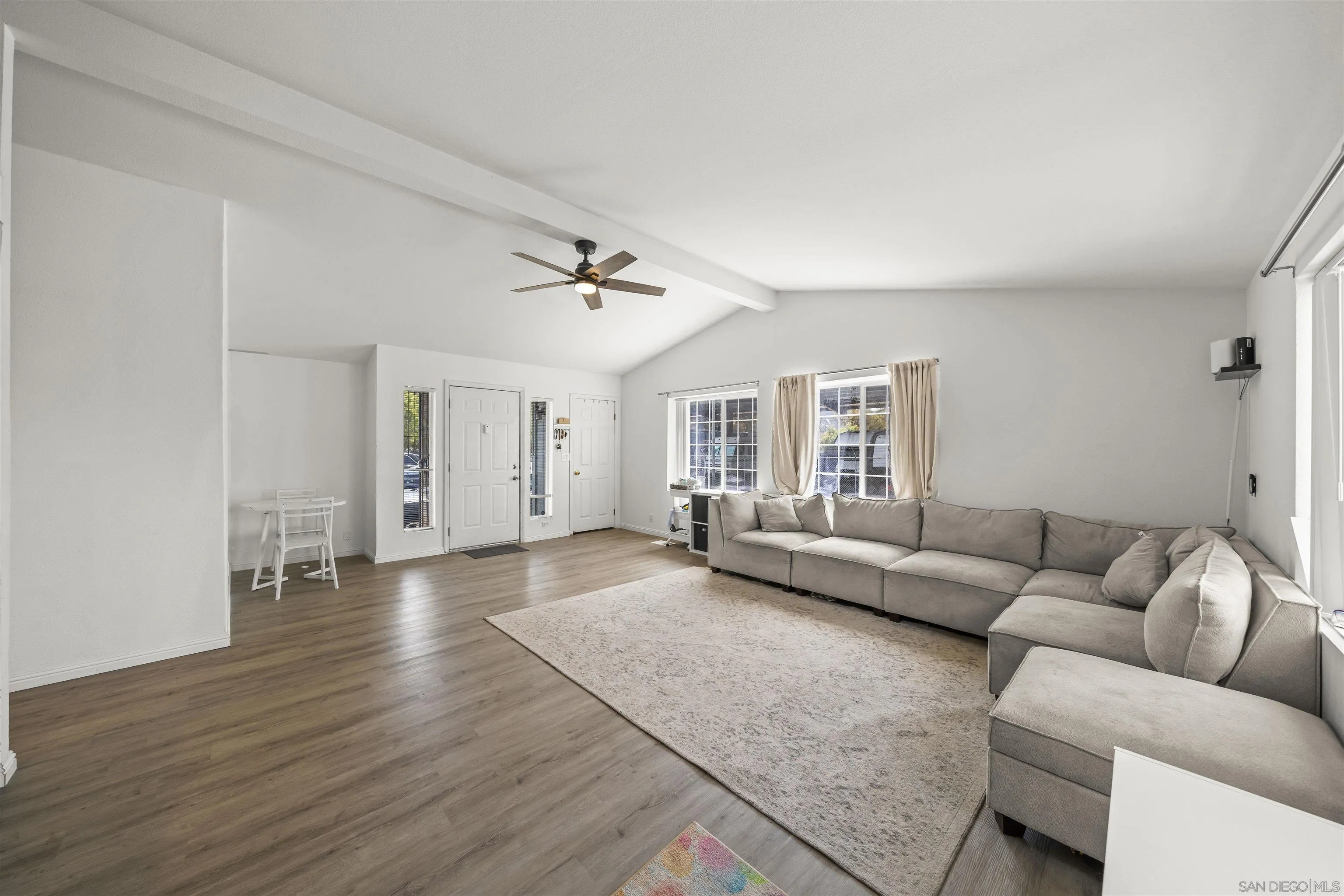 https://cdn.realtyfeed.com/cdn/127/260019427/c4181cddbdf047c05aae9ba935802677.webp