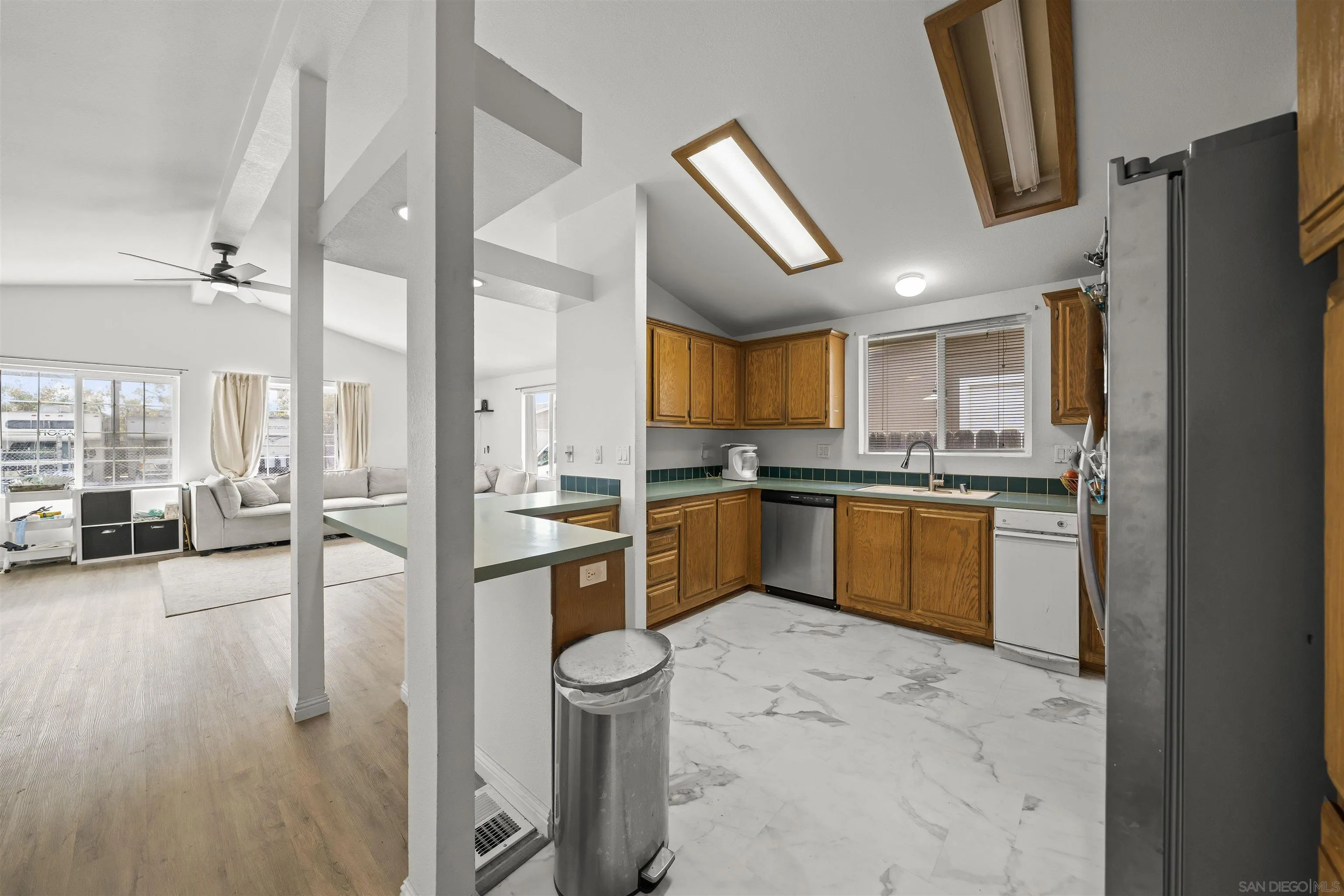 https://cdn.realtyfeed.com/cdn/127/260019427/ce08aad85e9ddbc2b911607854b05dd1.webp