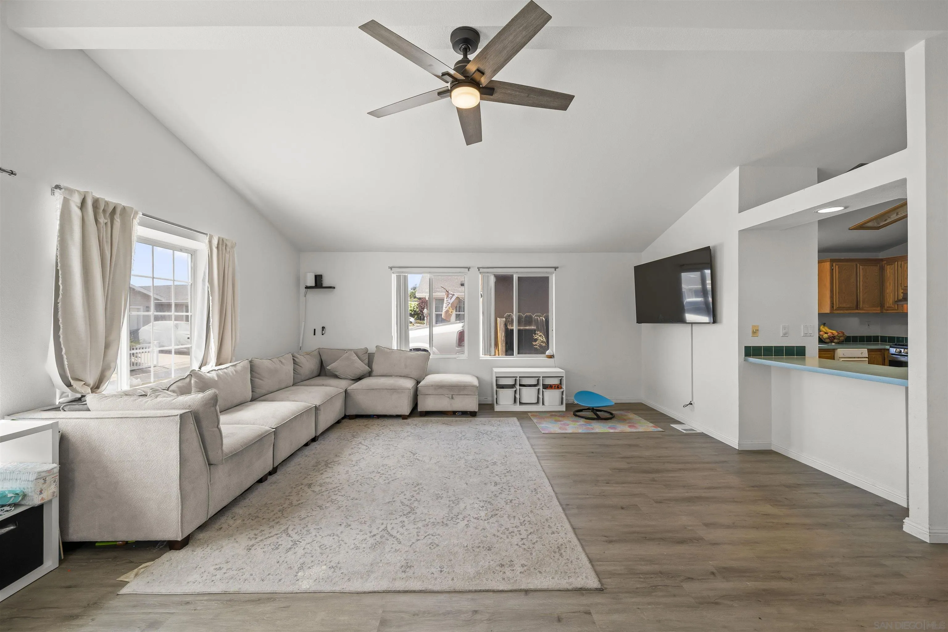 https://cdn.realtyfeed.com/cdn/127/260019427/e3809ebc25b6d7930cc5b8bd1552e83e.webp