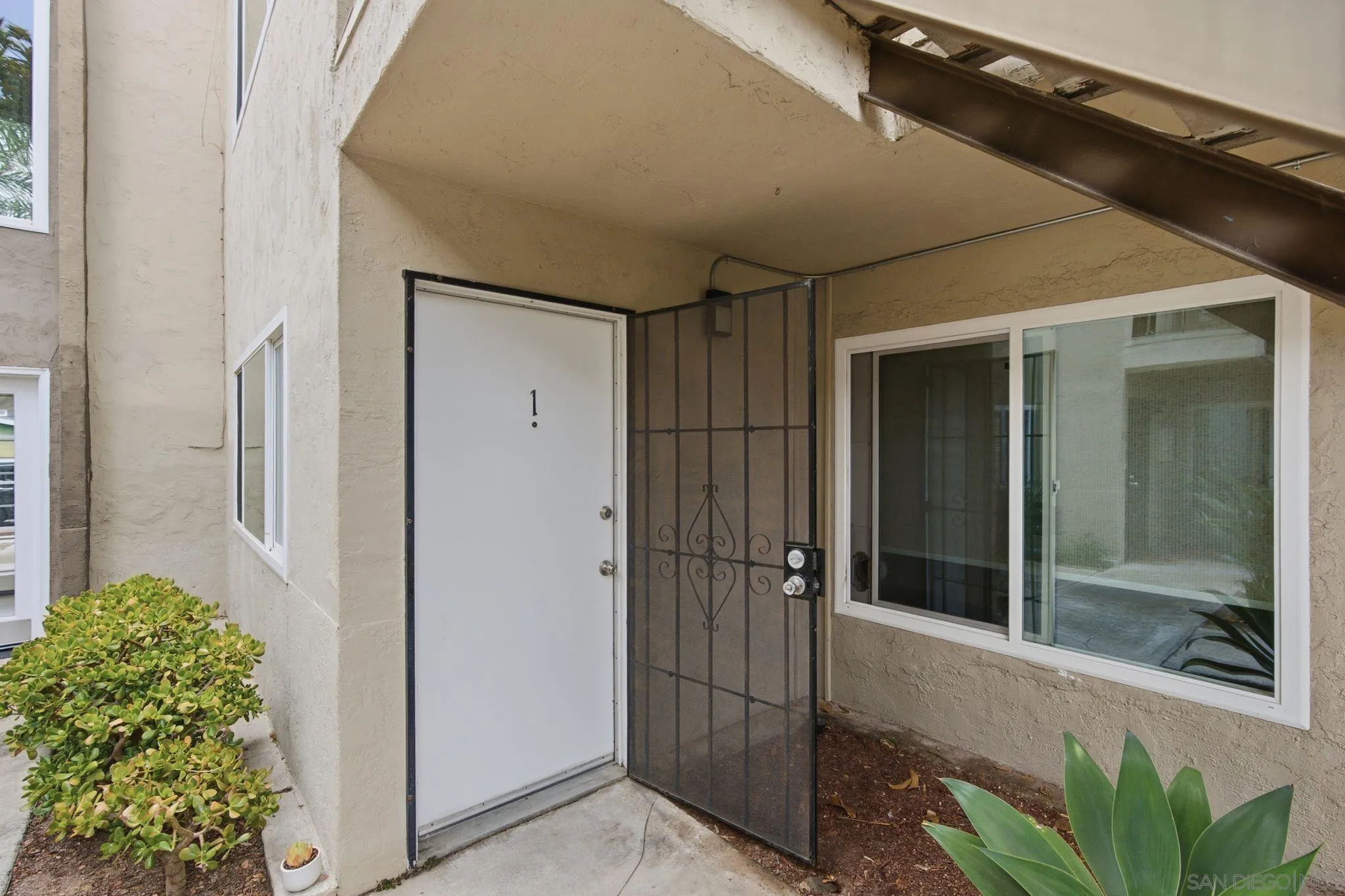 Photo #2: 260019431 Listing: Photo #2