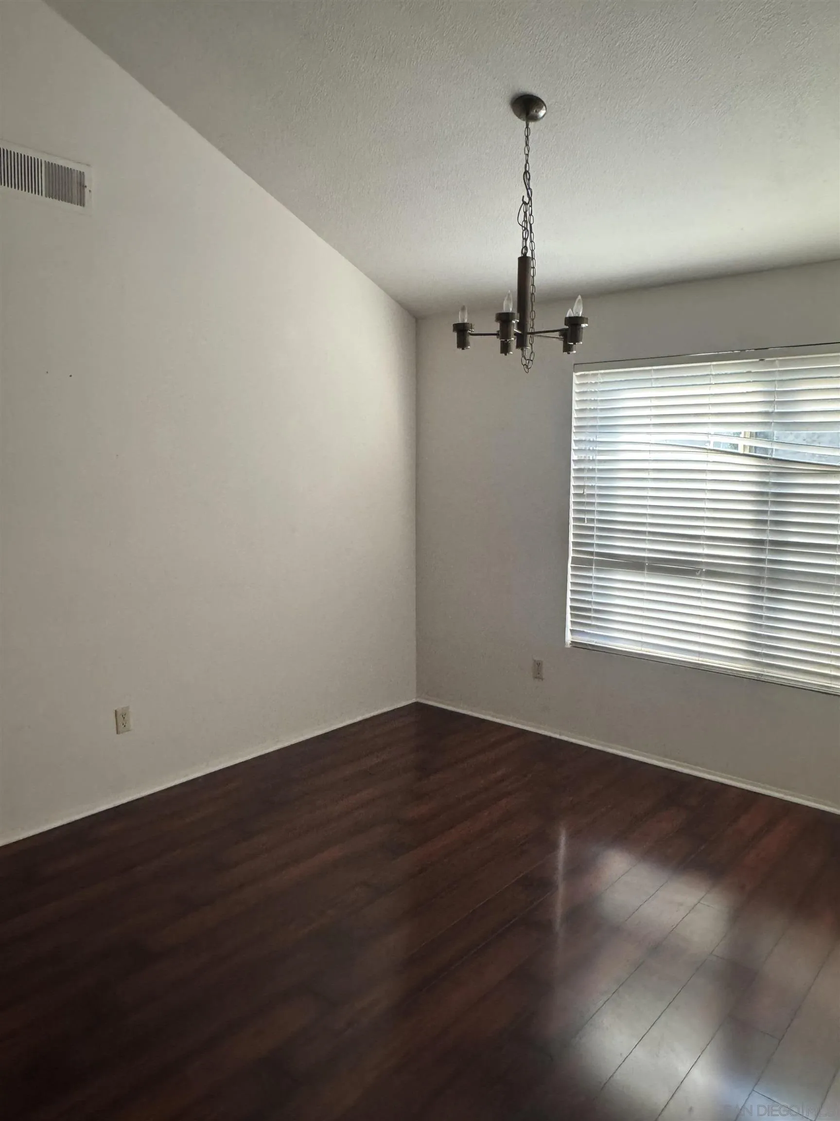 https://cdn.realtyfeed.com/cdn/127/260019432/9197ec172e79f1cce9df11e14d556e22.webp