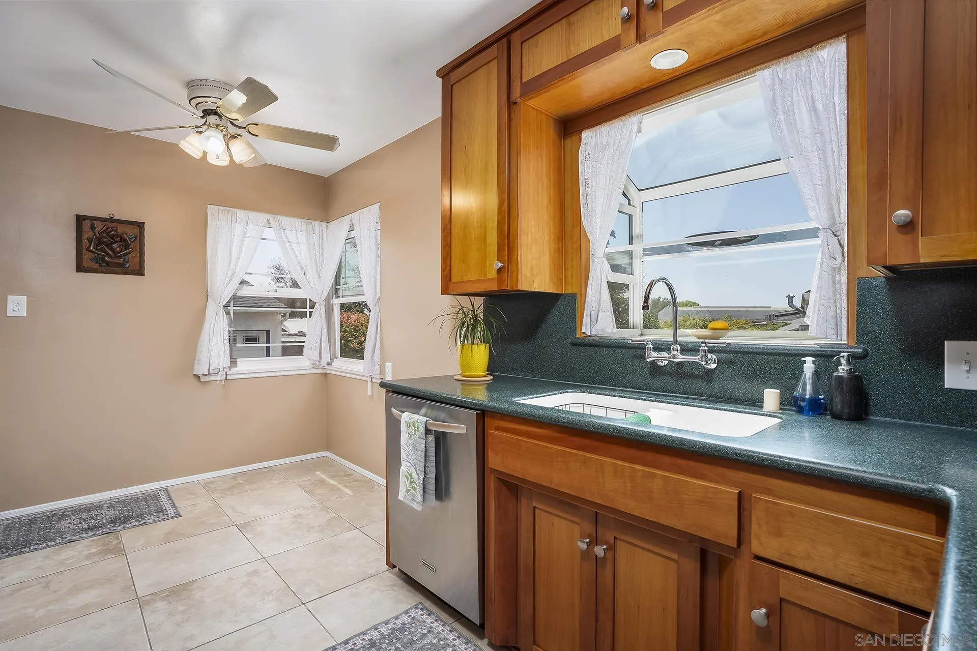 https://cdn.realtyfeed.com/cdn/127/260019433/0558f91d8b89ebaa469c2614032e8ee5.webp