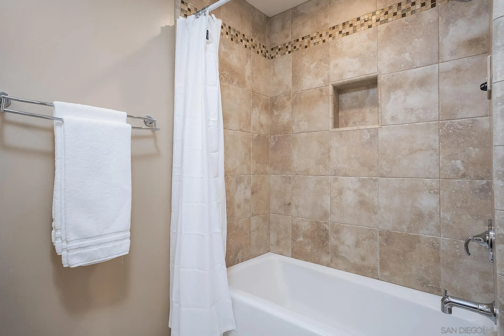 https://cdn.realtyfeed.com/cdn/127/260019433/6b5ee7a345ba1d9c84fc400c7d2bf44c.webp