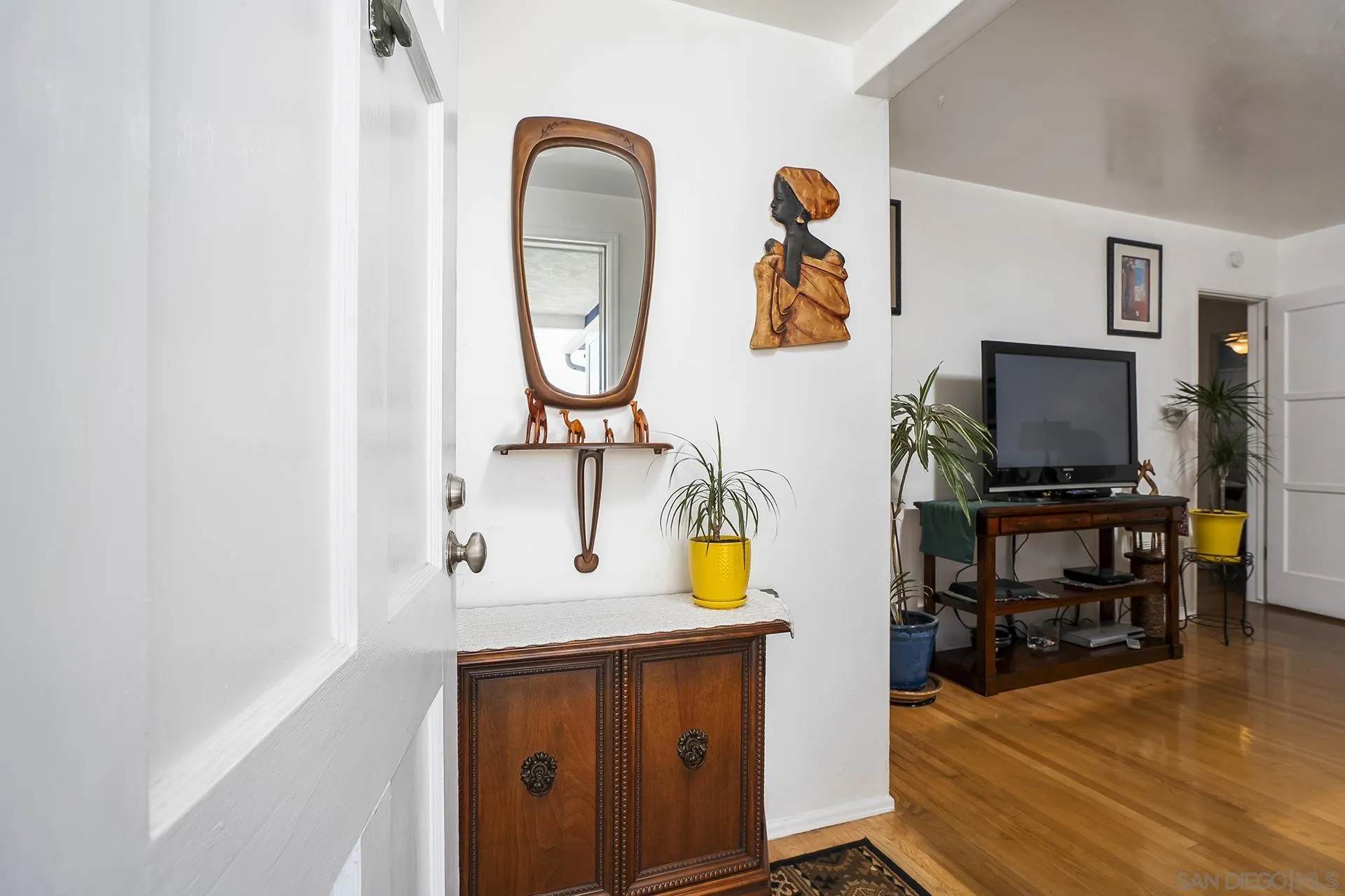 https://cdn.realtyfeed.com/cdn/127/260019433/8461ebcf43f576bbdda11afb51c6b6af.webp
