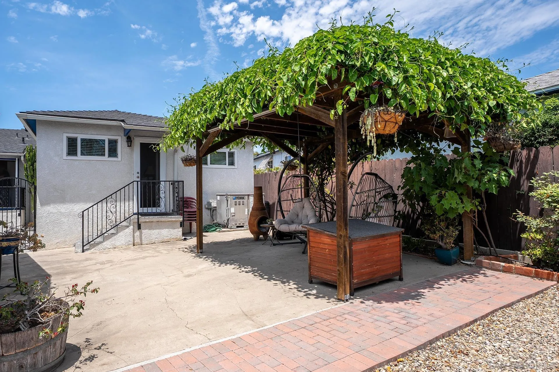https://cdn.realtyfeed.com/cdn/127/260019433/fe30a70df6cdec2b9d5ae41f47be0231.webp