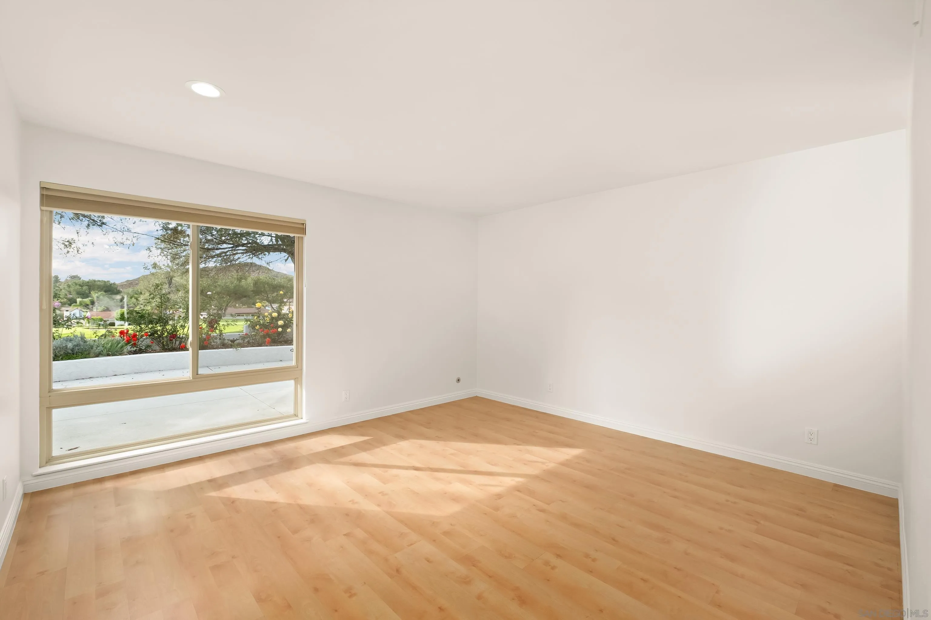 https://cdn.realtyfeed.com/cdn/127/260019438/177d2d960b8d252e0c7a339d487ff0c8.webp
