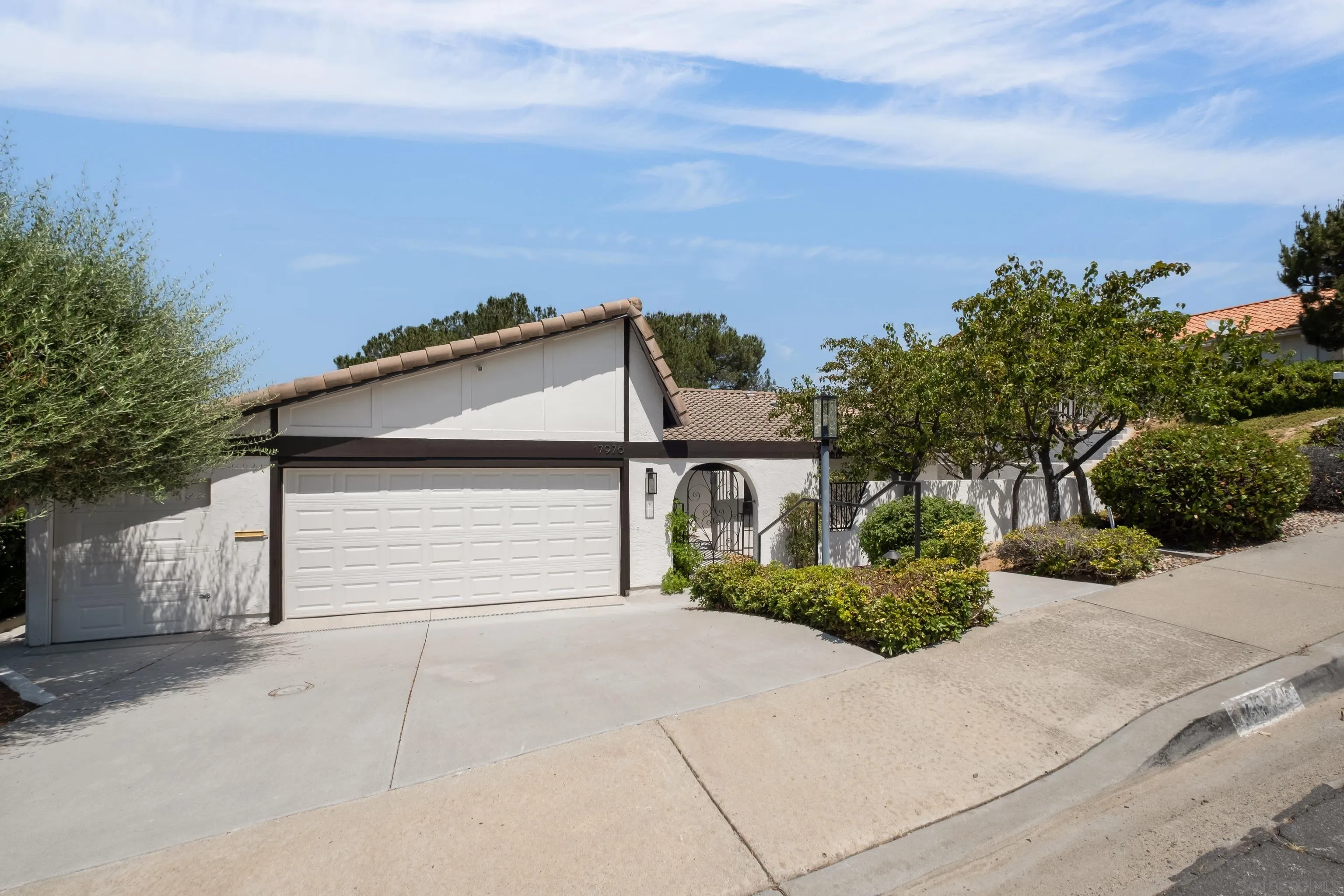 https://cdn.realtyfeed.com/cdn/127/260019438/8a67f2057f1f6871b68ebe3f718b1230.webp