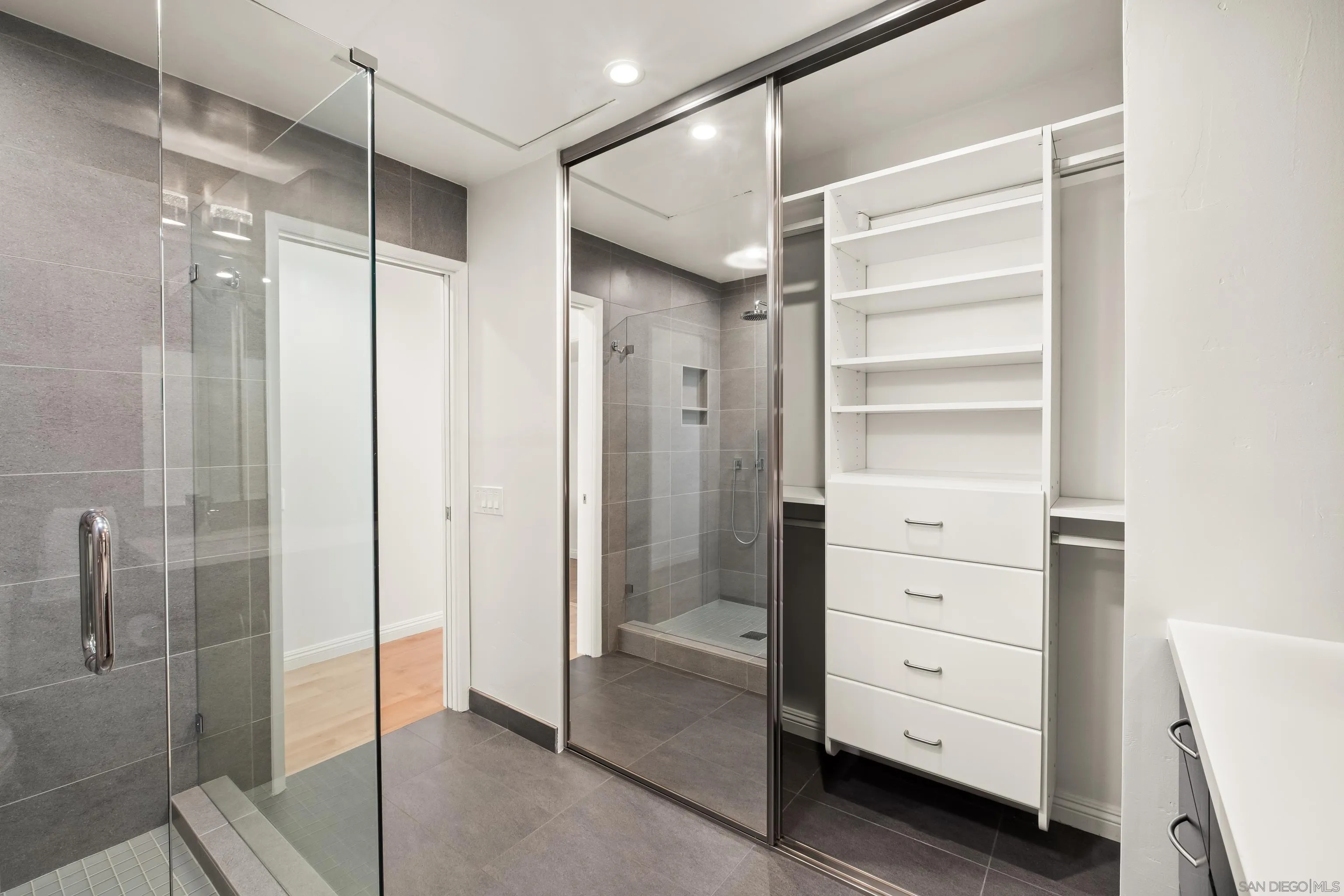 https://cdn.realtyfeed.com/cdn/127/260019438/a8348fac1a93488e9ca7e89a0868a352.webp