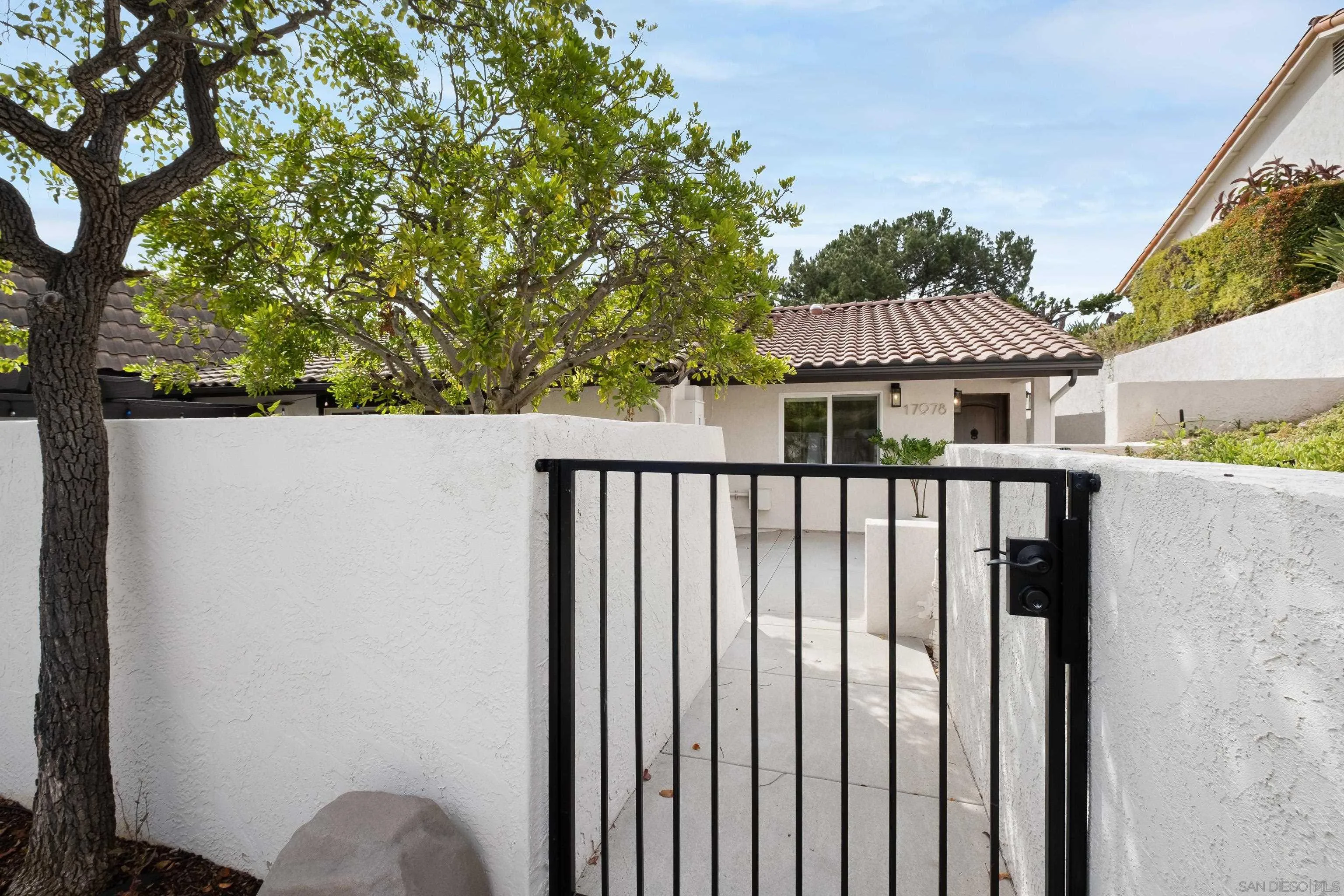 https://cdn.realtyfeed.com/cdn/127/260019438/bd09c63f9db4ed1bbcfa230d37677b59.webp