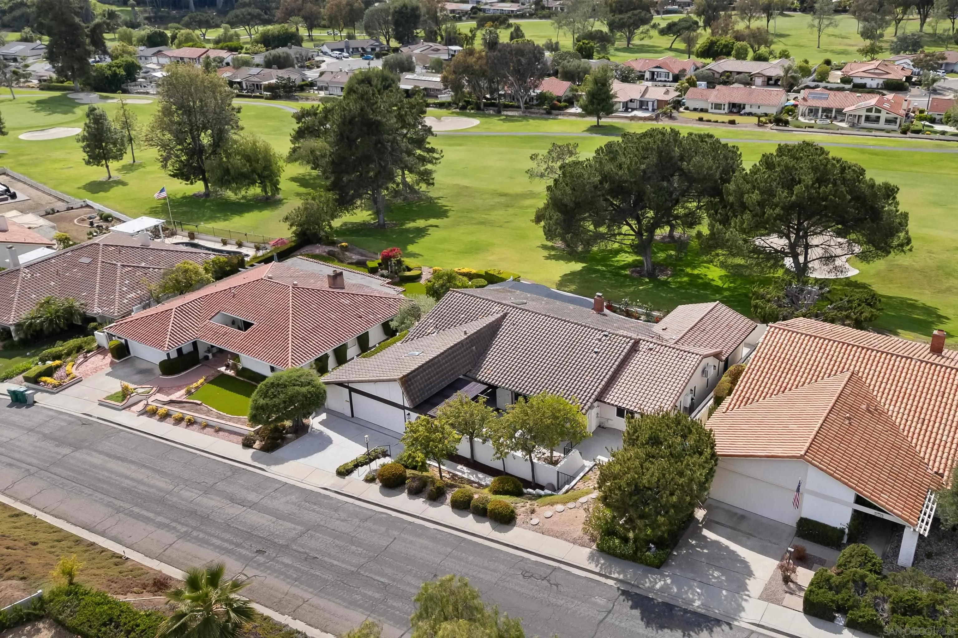 https://cdn.realtyfeed.com/cdn/127/260019438/e479656c2915db7f39372fe818690e5f.webp