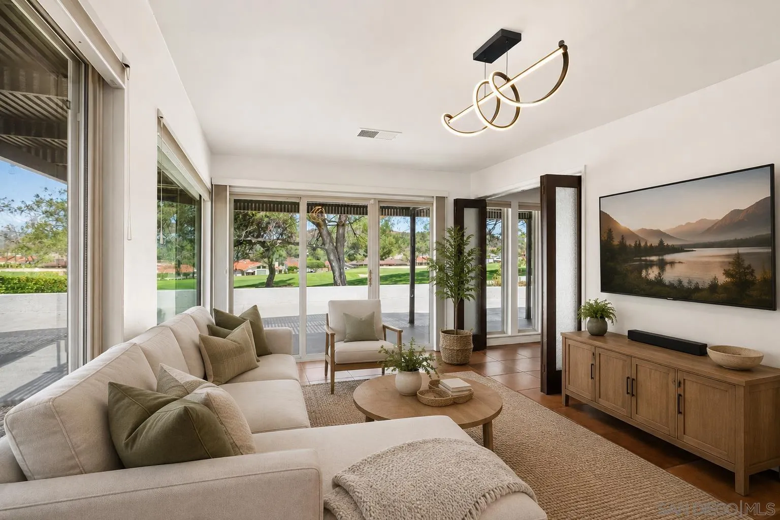 https://cdn.realtyfeed.com/cdn/127/260019438/f2173273d3ab42afbafda62f5b81de37.webp