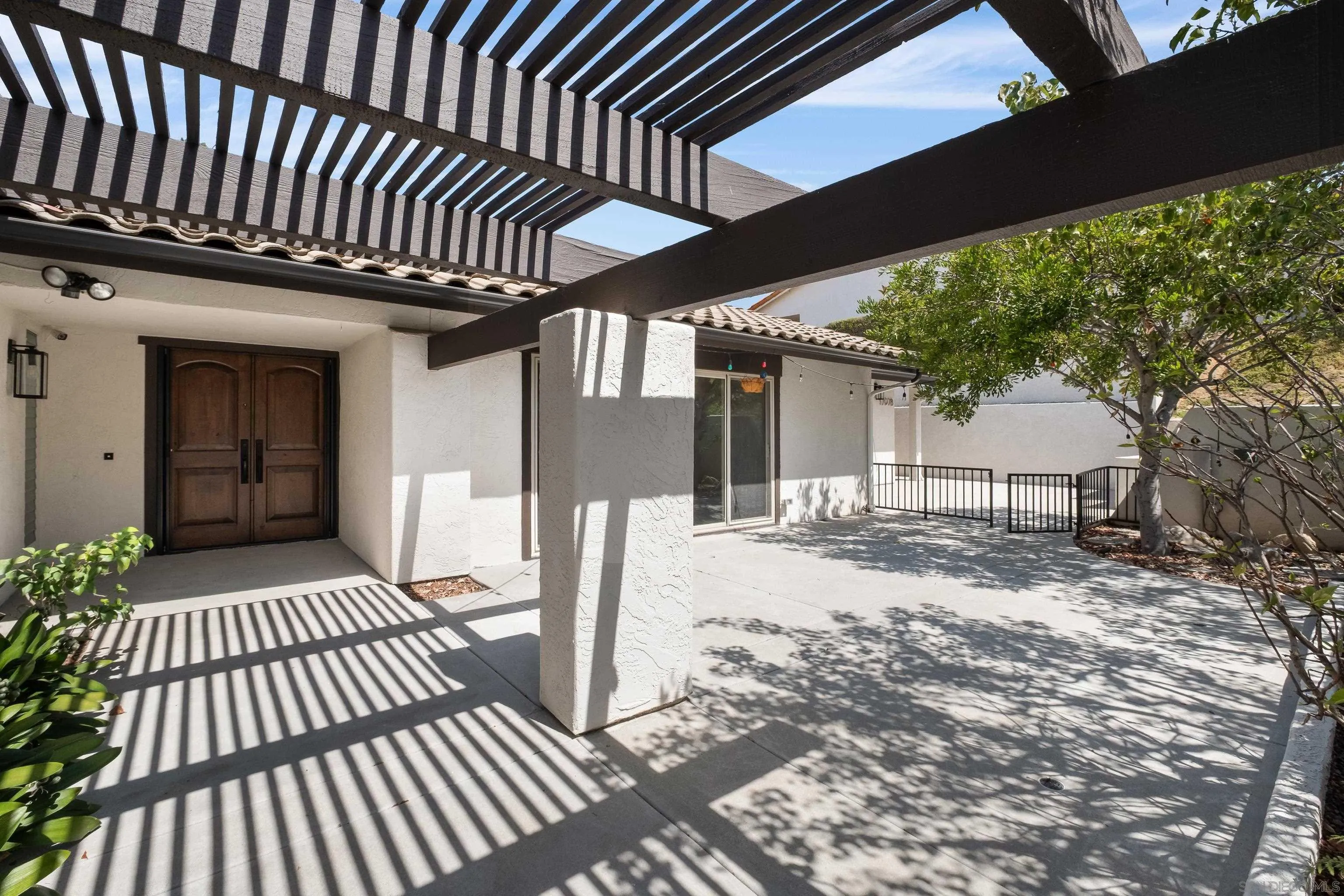 https://cdn.realtyfeed.com/cdn/127/260019438/f3c96cef3e24bbf0a89d8df9260b098b.webp