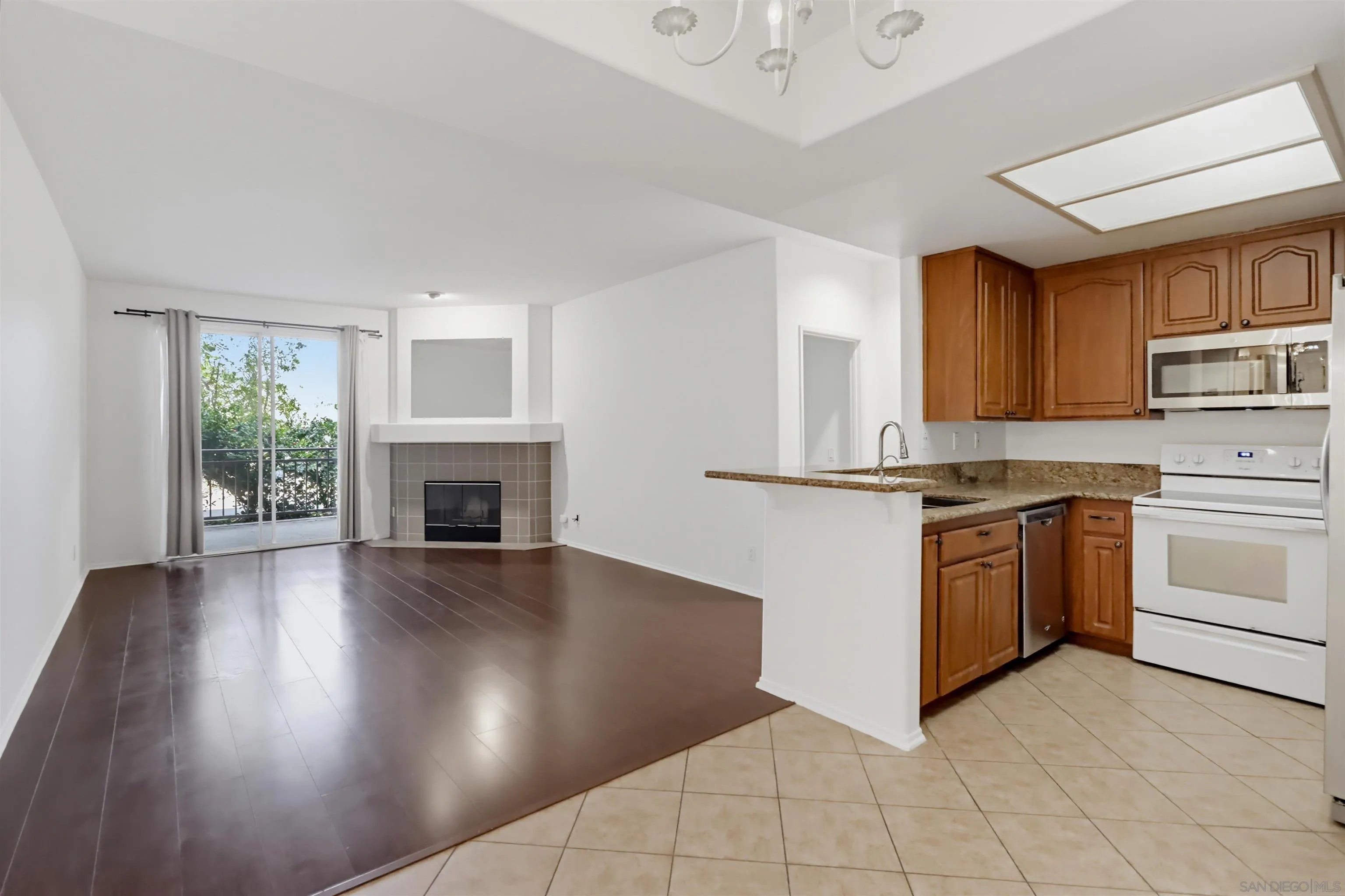 Photo #3: 260019443 Listing: Photo #3