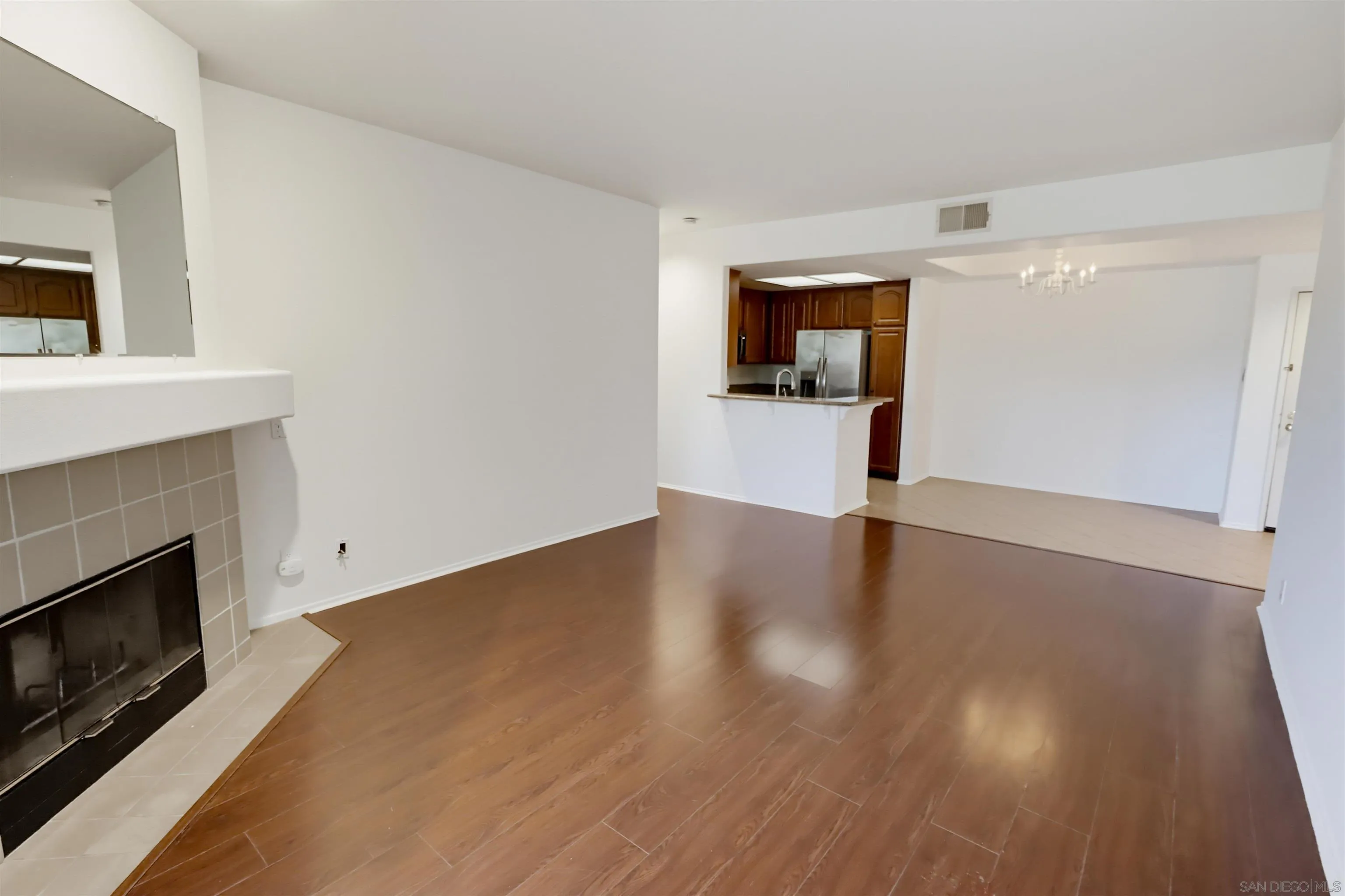 Photo #10: 260019443 Listing: Photo #10