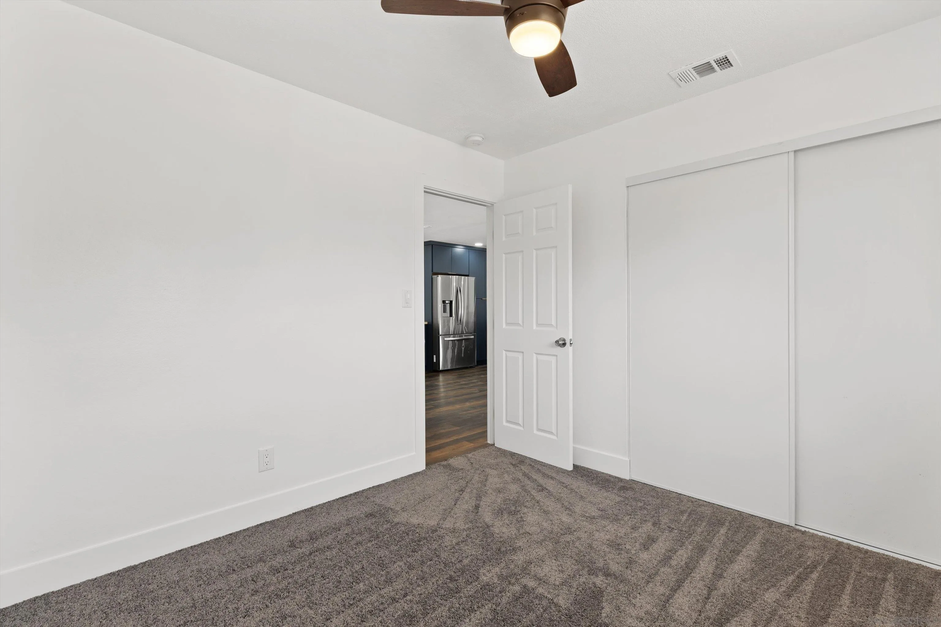 https://cdn.realtyfeed.com/cdn/127/260019444/884dacaab7007e3a0e7b312715fd8c0f.webp